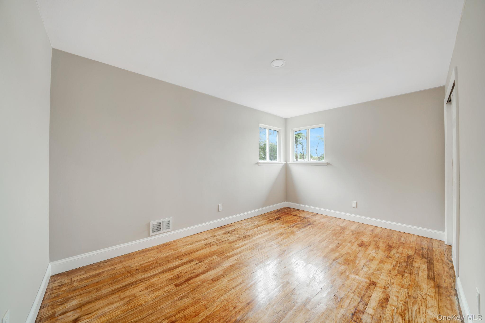 40 Gettysburg Drive, Holbrook, NY 11741