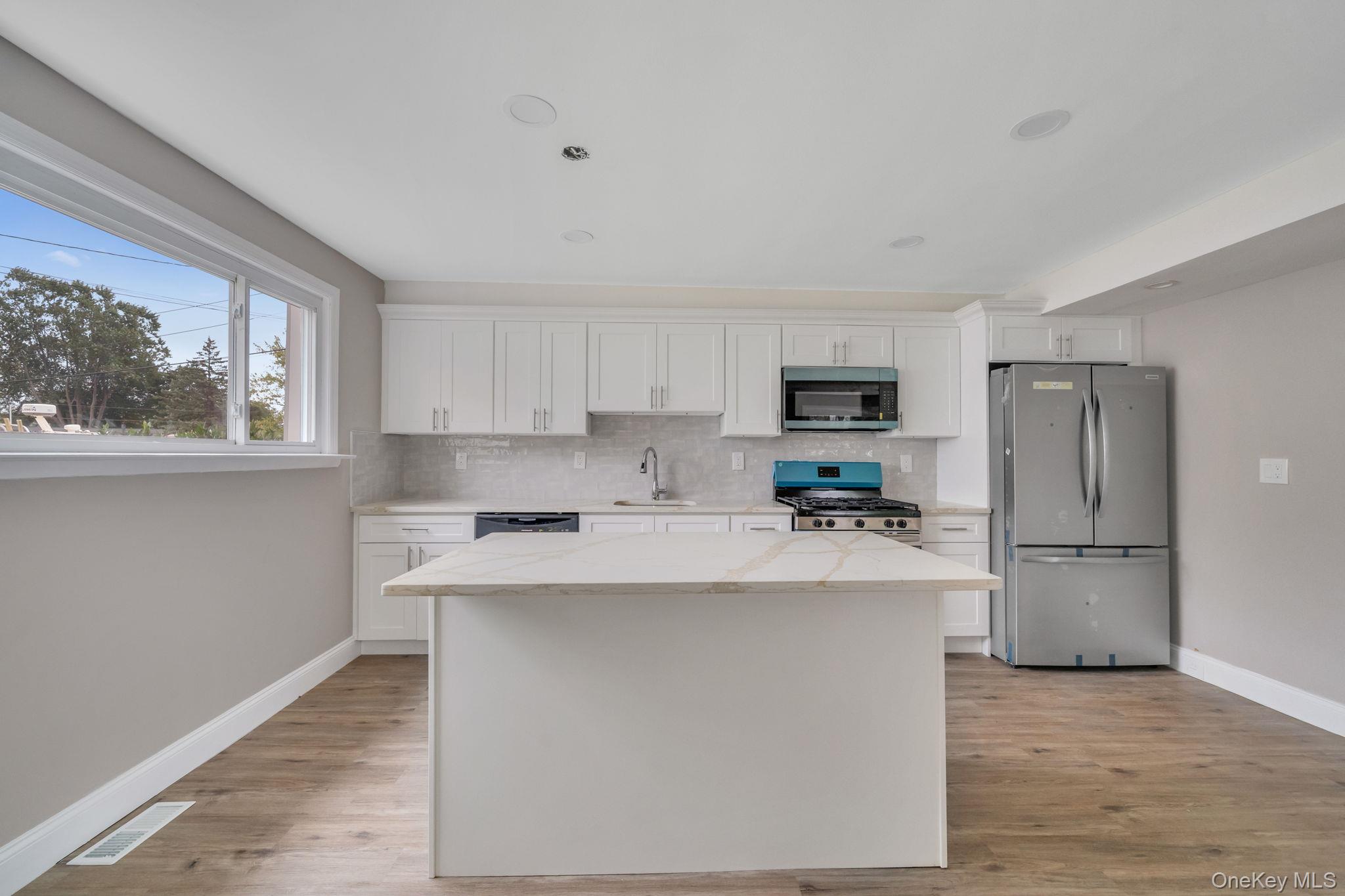 40 Gettysburg Drive, Holbrook, NY 11741