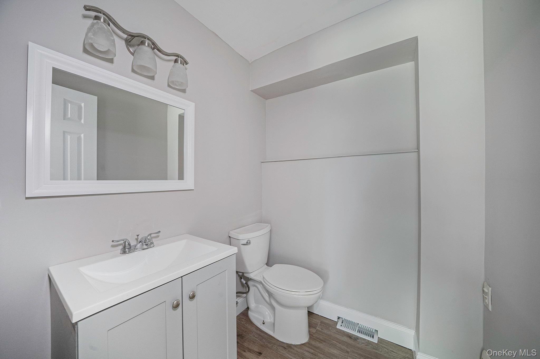 40 Gettysburg Drive, Holbrook, NY 11741