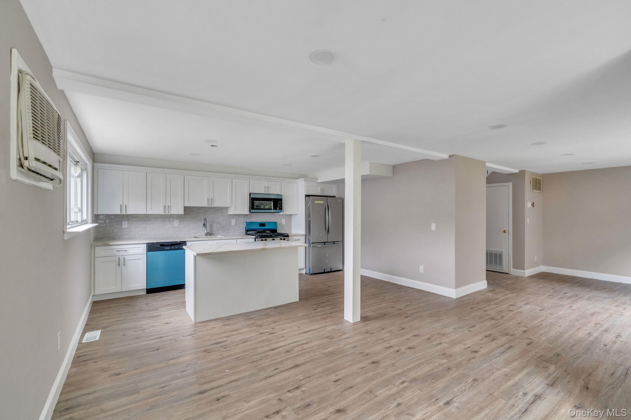 40 Gettysburg Drive, Holbrook, NY 11741