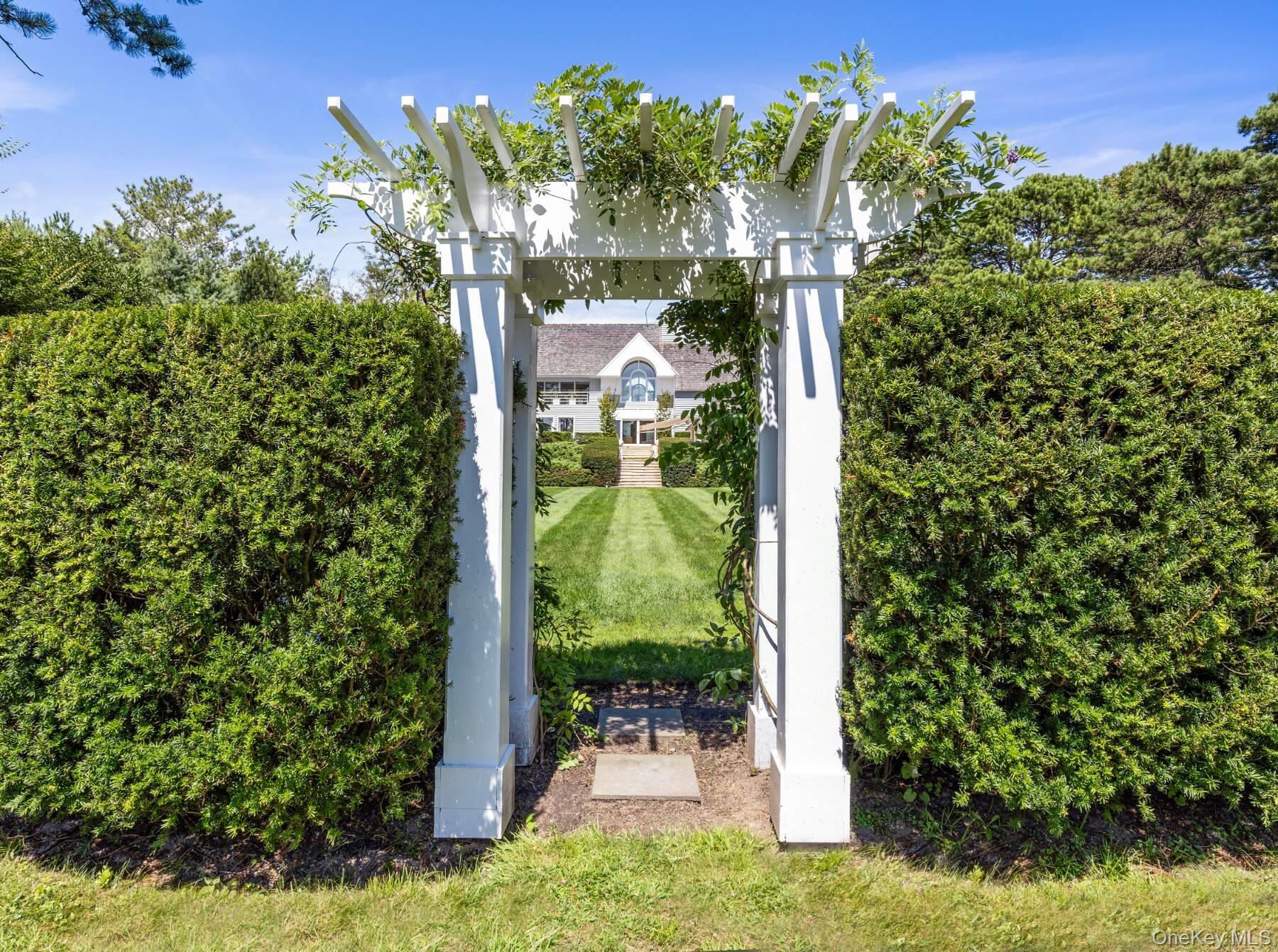 20 Hillside Road, Southampton, NY 11968