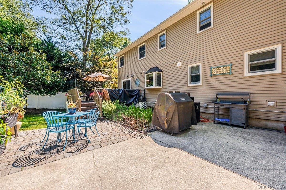 677 Meadow Road, Smithtown, NY 11787