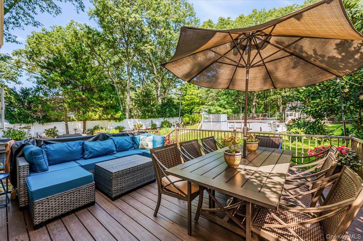 677 Meadow Road, Smithtown, NY 11787