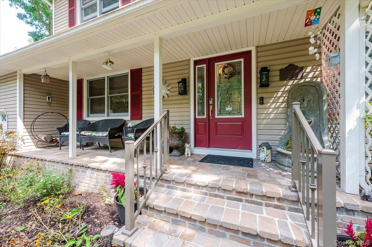 677 Meadow Road, Smithtown, NY 11787