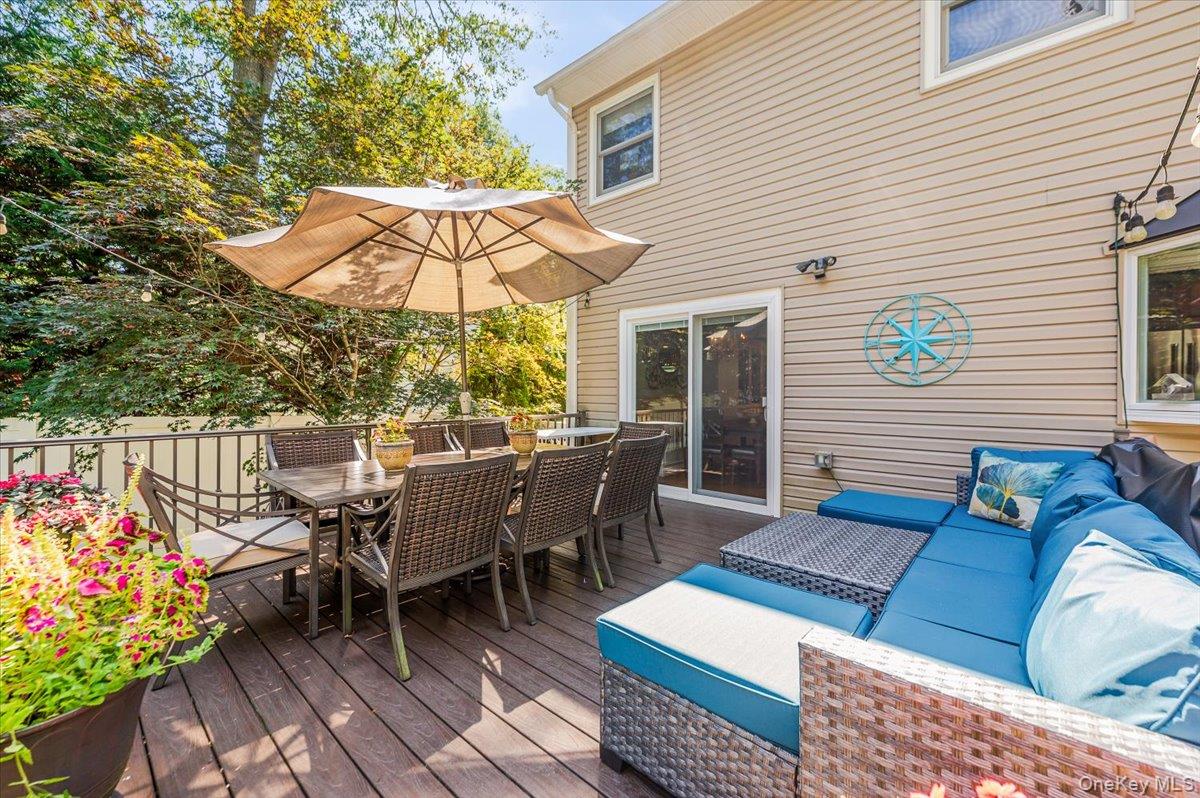 677 Meadow Road, Smithtown, NY 11787