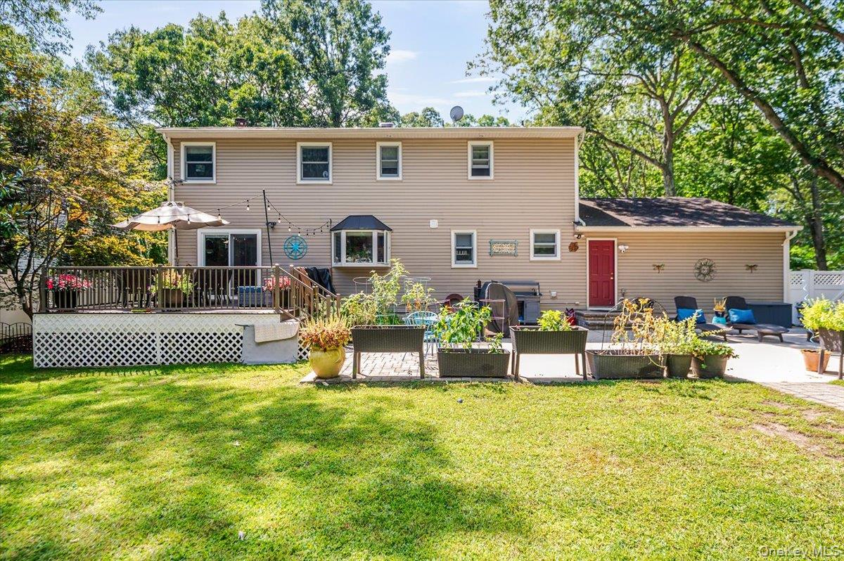 677 Meadow Road, Smithtown, NY 11787