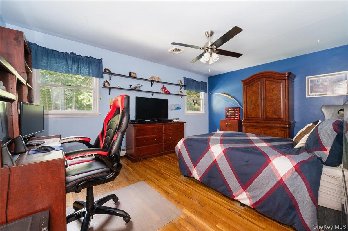 677 Meadow Road, Smithtown, NY 11787