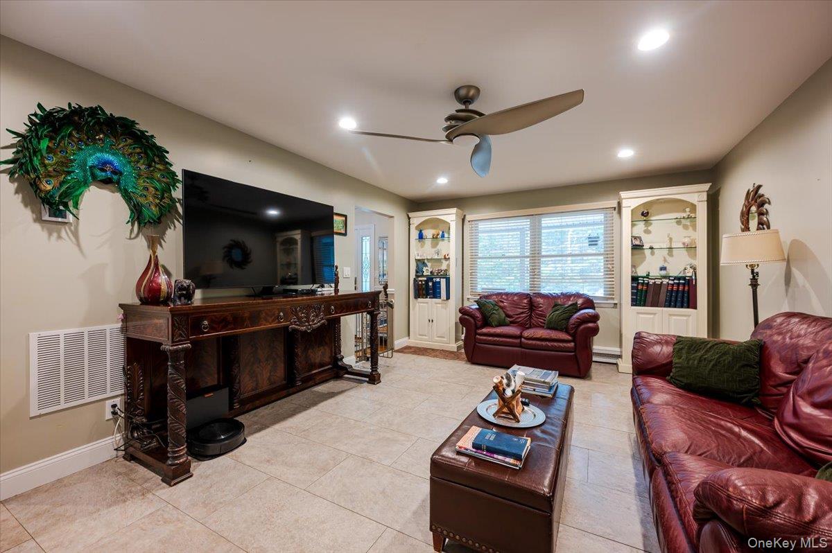 677 Meadow Road, Smithtown, NY 11787