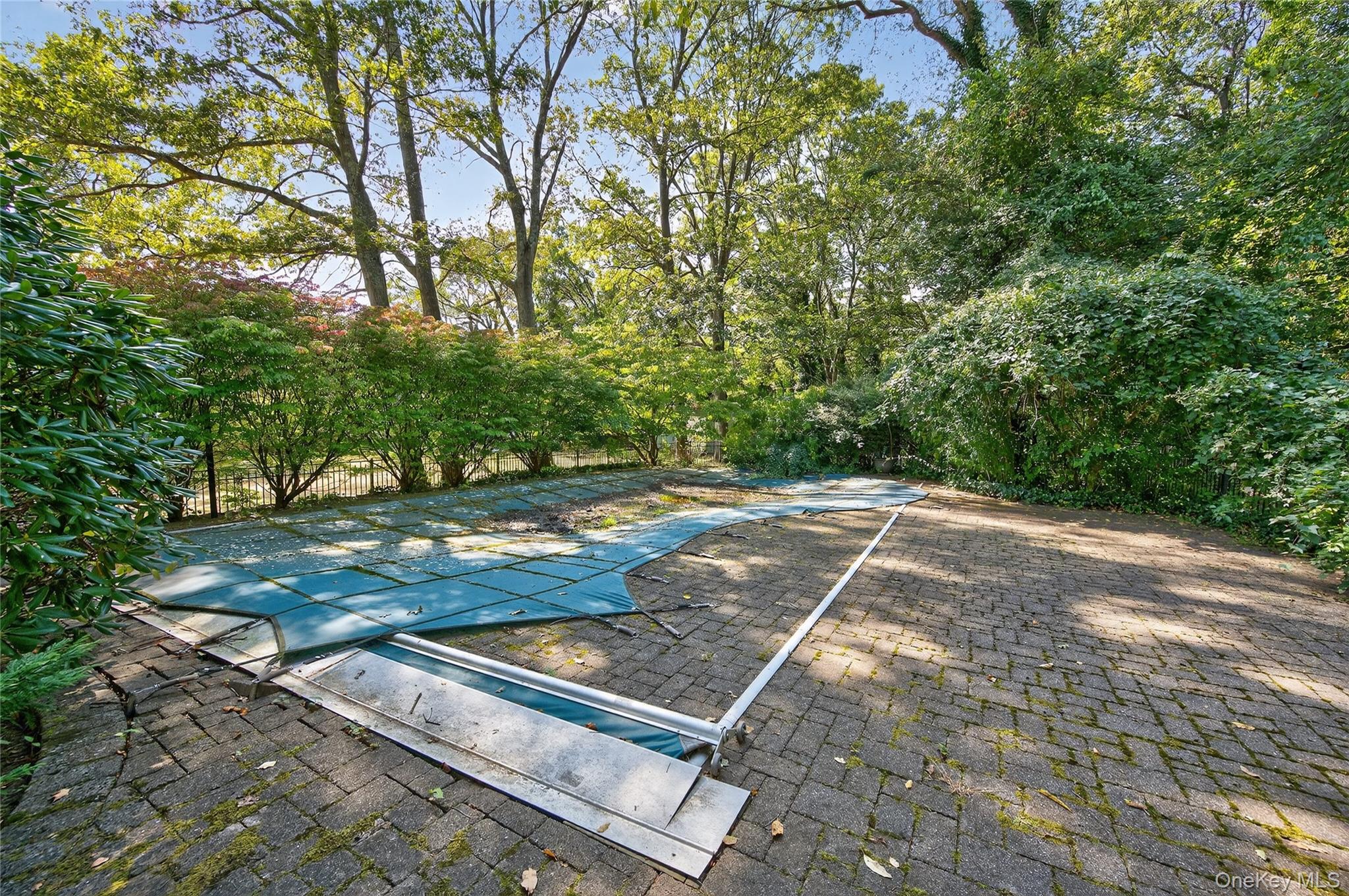 19 Woodvale Drive, Laurel Hollow, NY 11791