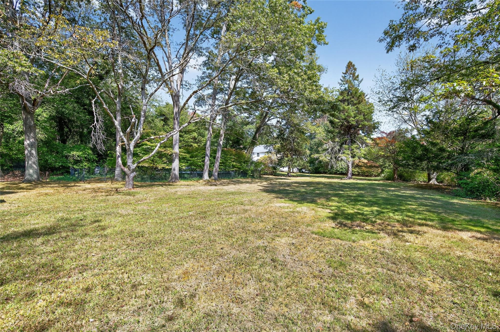 19 Woodvale Drive, Laurel Hollow, NY 11791