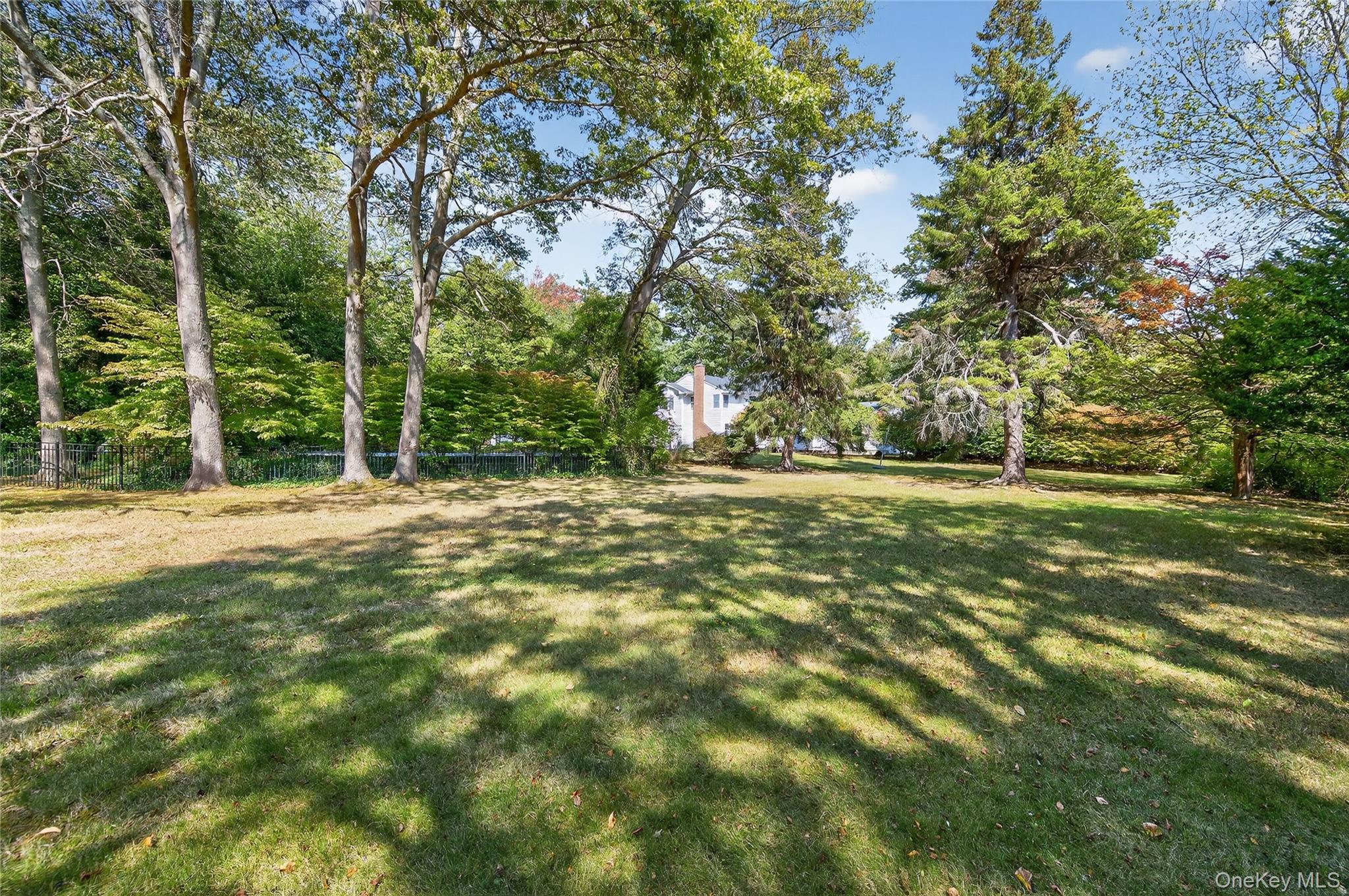 19 Woodvale Drive, Laurel Hollow, NY 11791