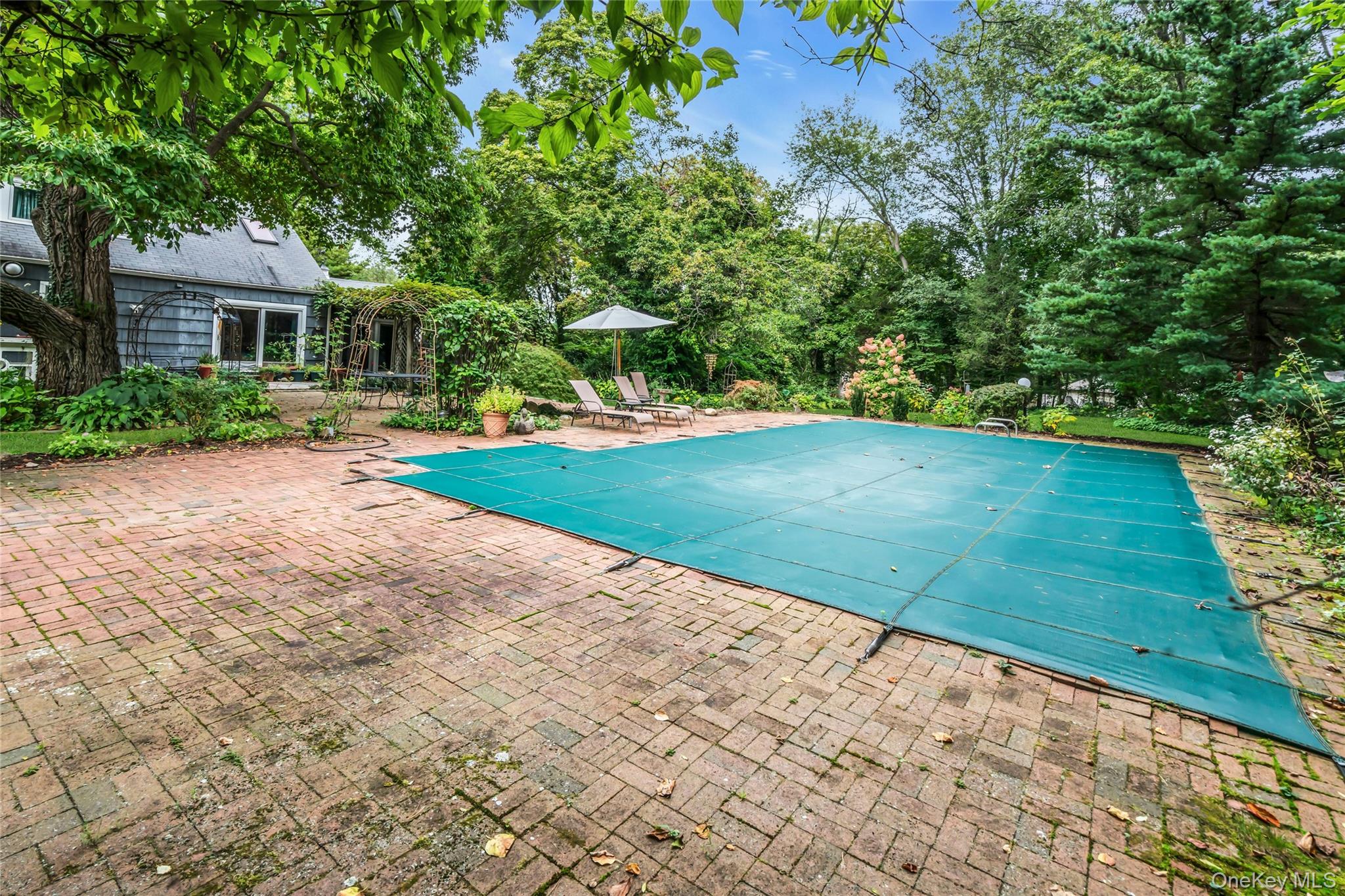 6 Harmony Road, Huntington, NY 11743