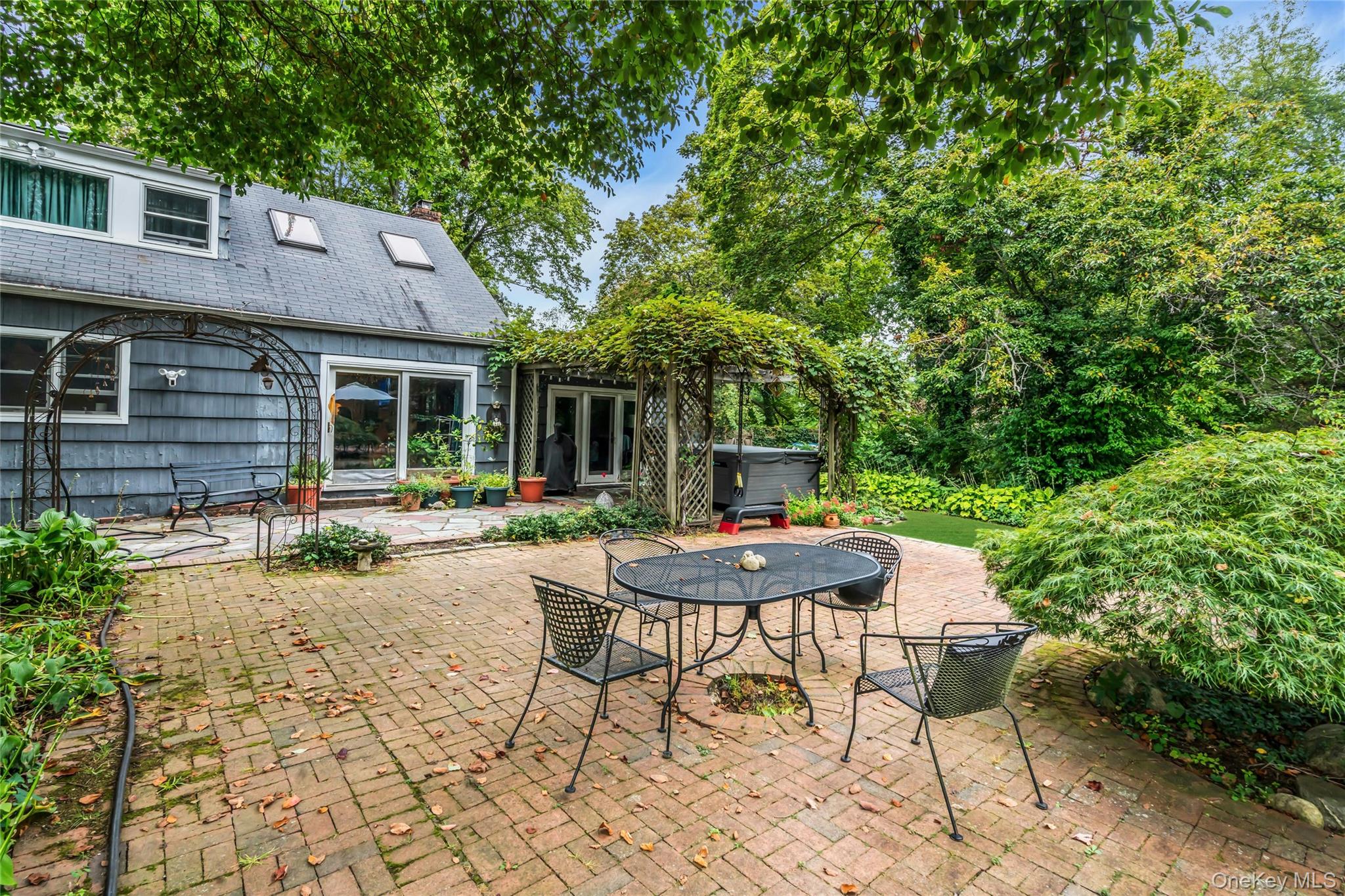 6 Harmony Road, Huntington, NY 11743