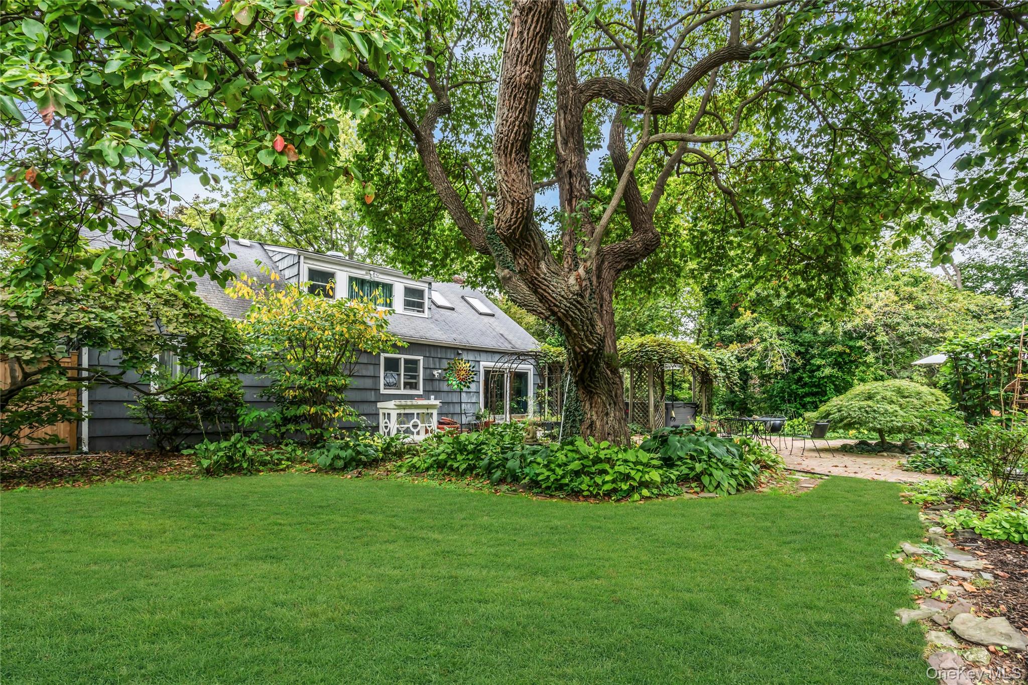 6 Harmony Road, Huntington, NY 11743