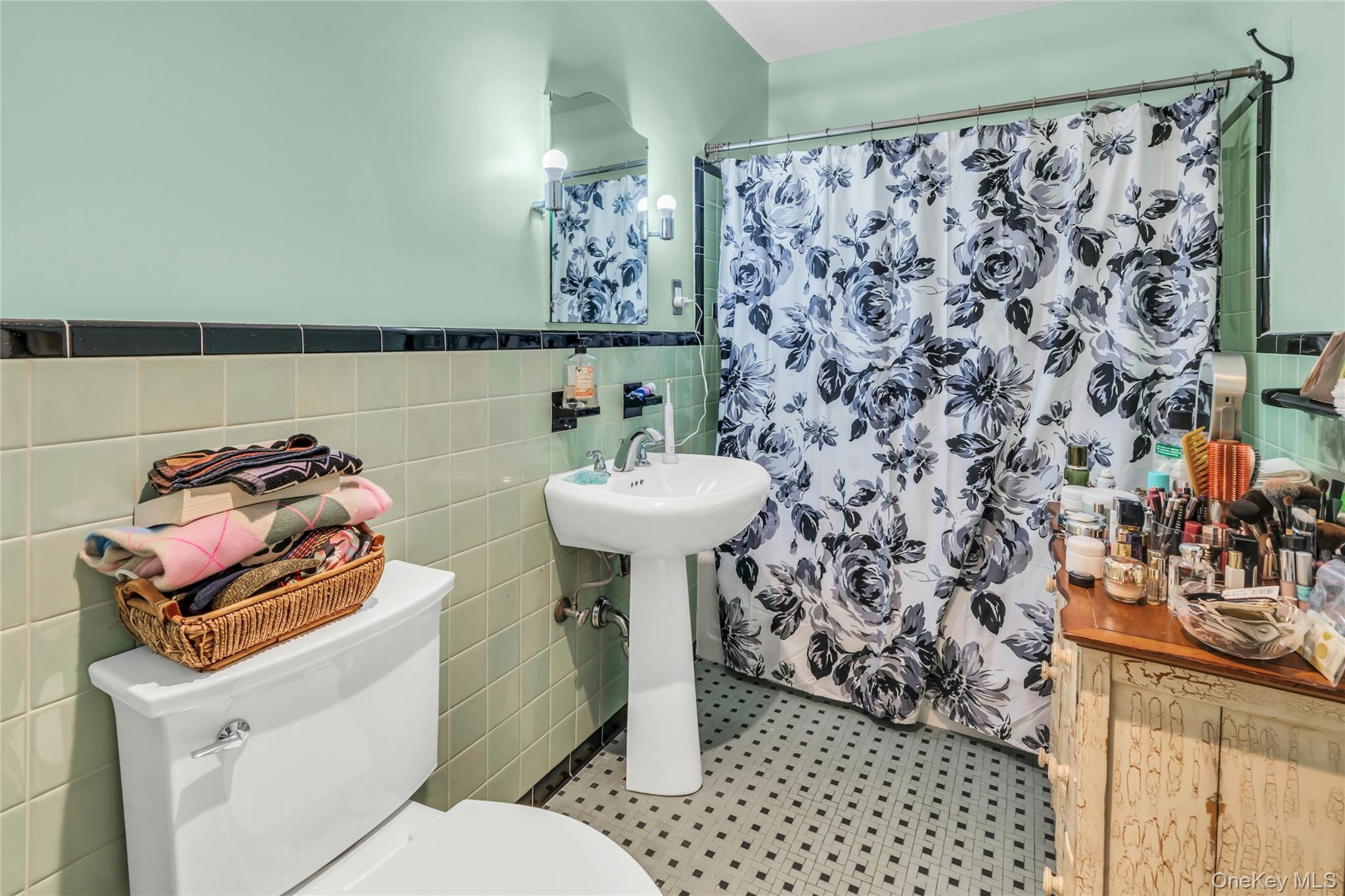 6 Harmony Road, Huntington, NY 11743