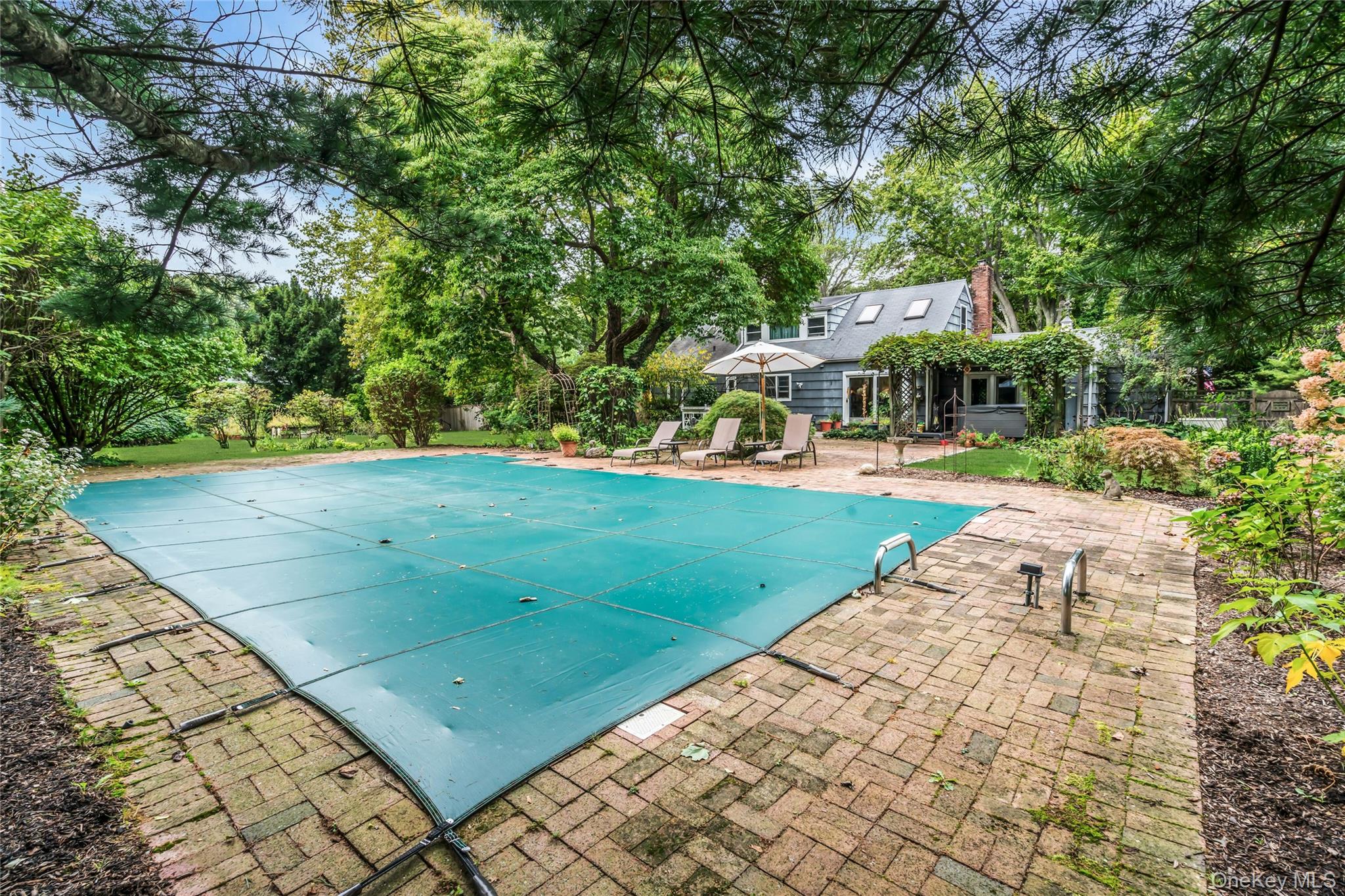 6 Harmony Road, Huntington, NY 11743