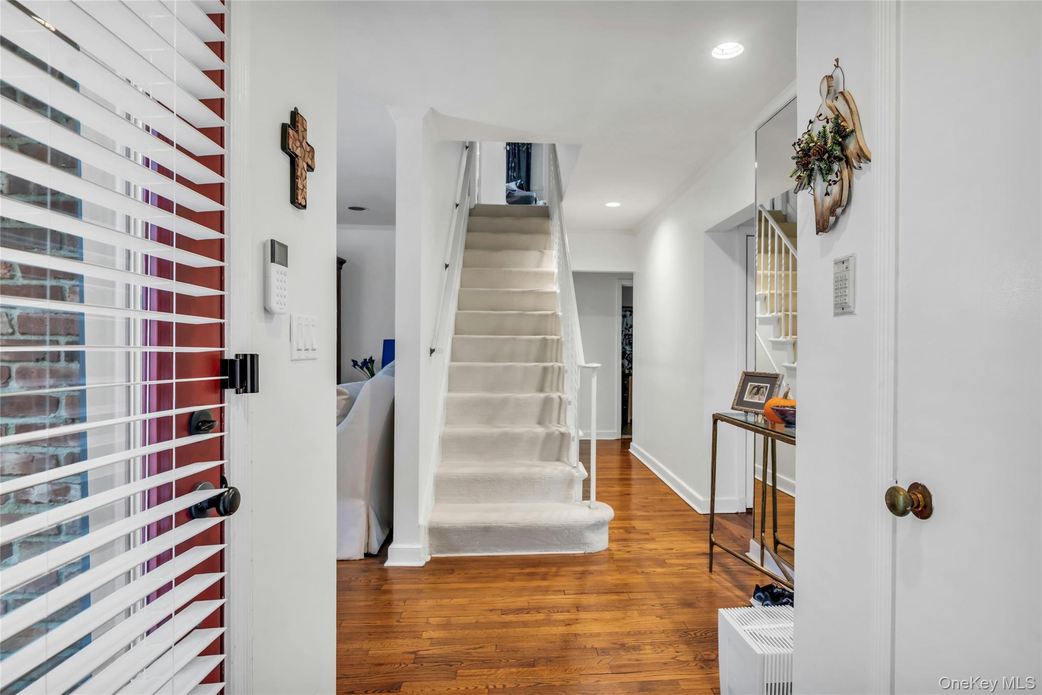 6 Harmony Road, Huntington, NY 11743