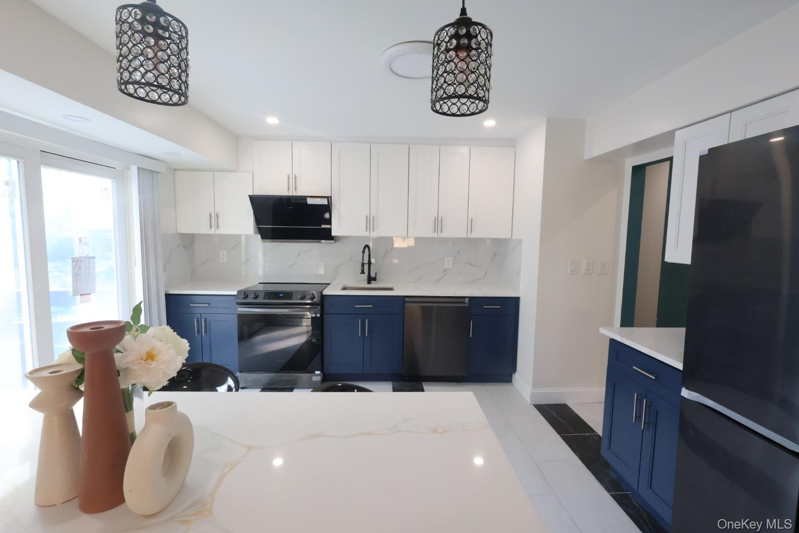 18 Park Drive East, Syosset, NY 11791