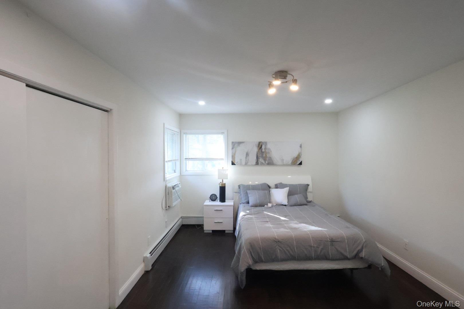 18 Park Drive East, Syosset, NY 11791