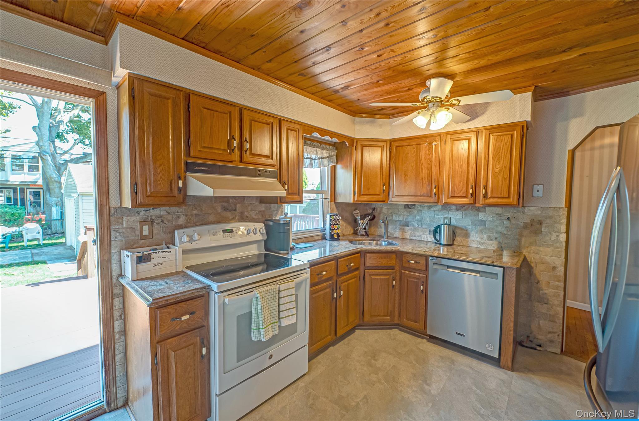 31 Garden Boulevard, Hicksville, NY 11801