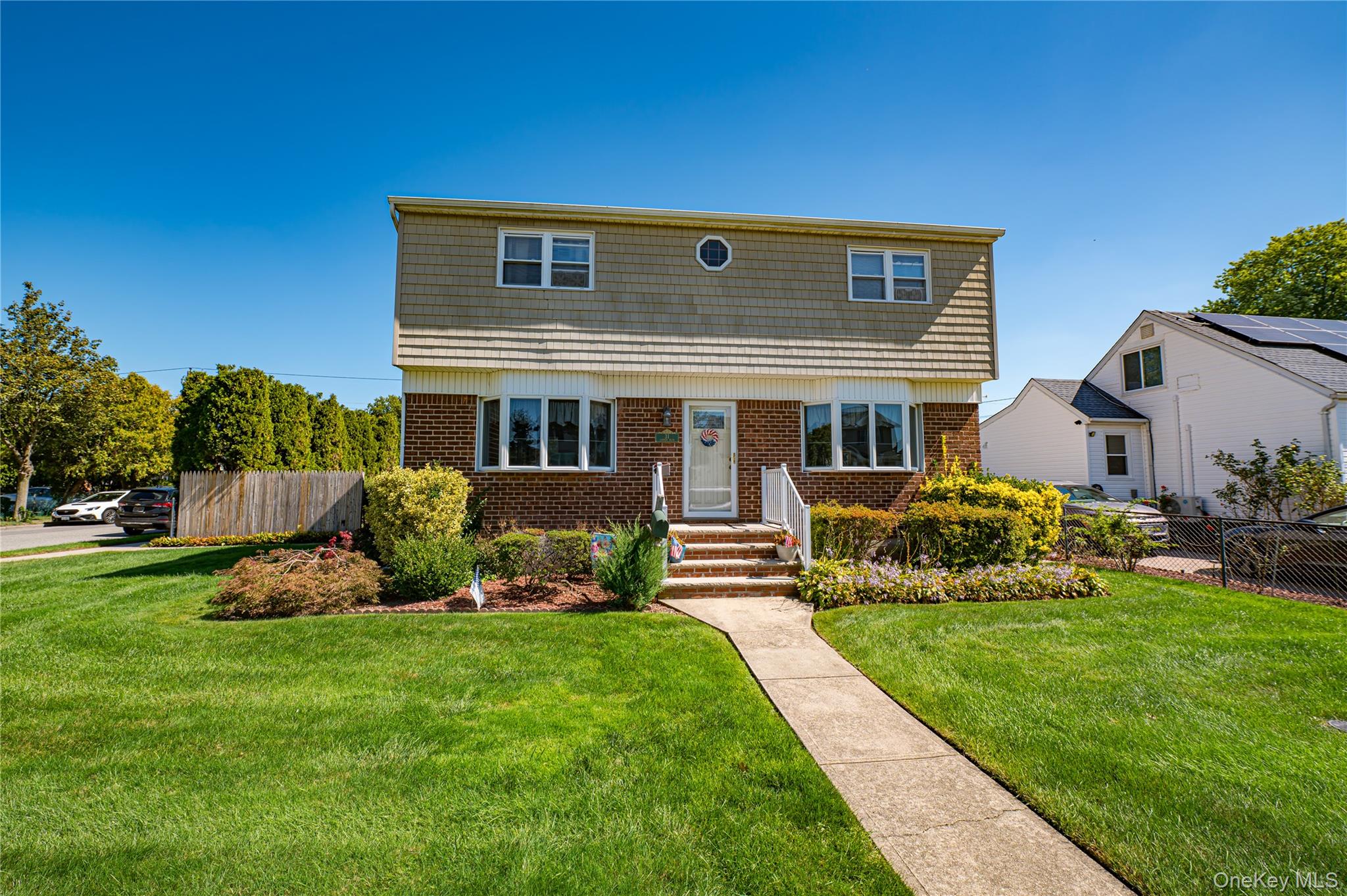 31 Garden Boulevard, Hicksville, NY 11801