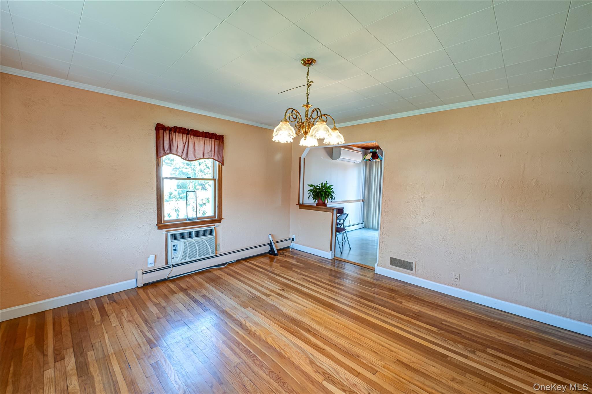 31 Garden Boulevard, Hicksville, NY 11801