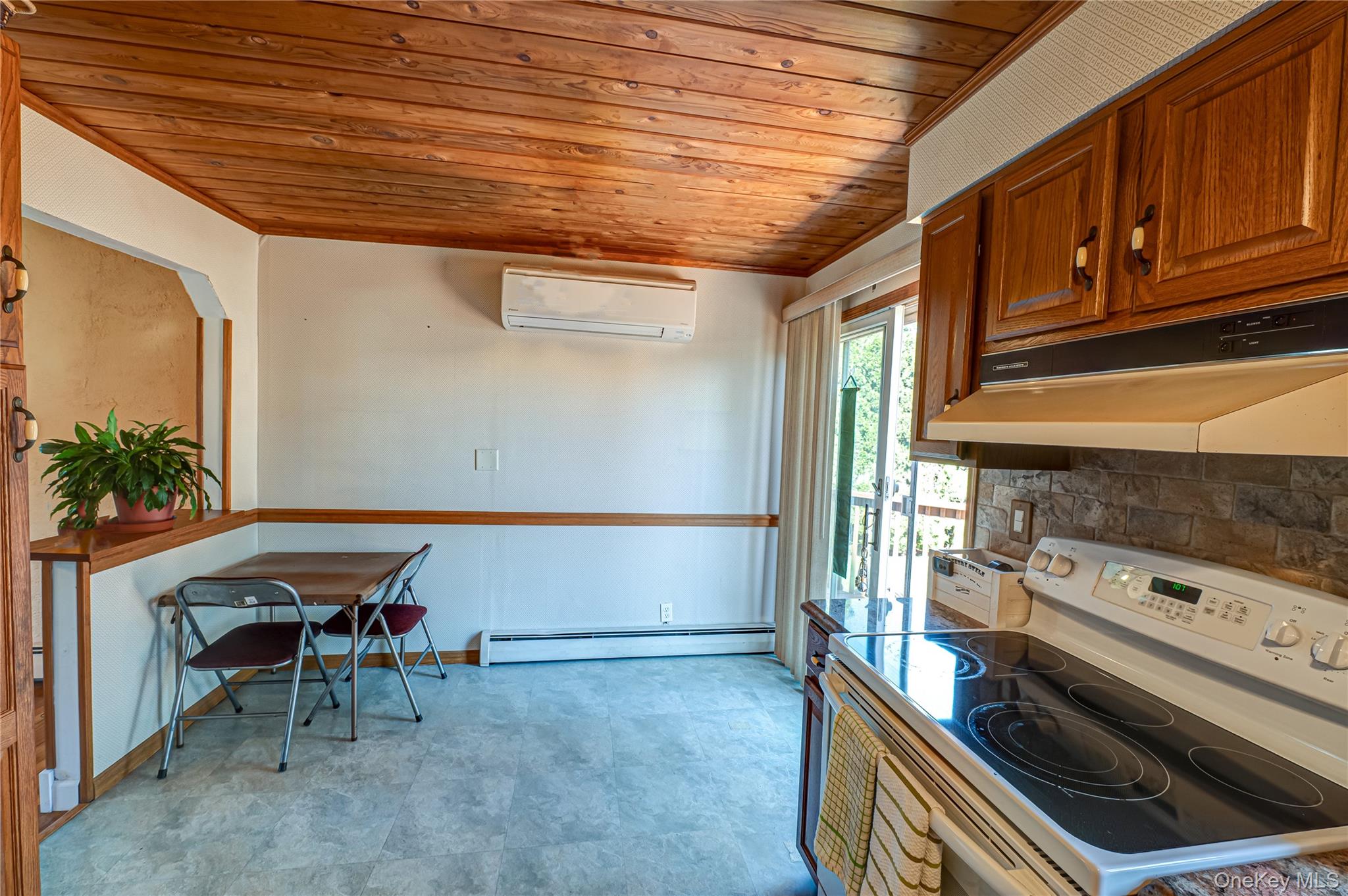 31 Garden Boulevard, Hicksville, NY 11801