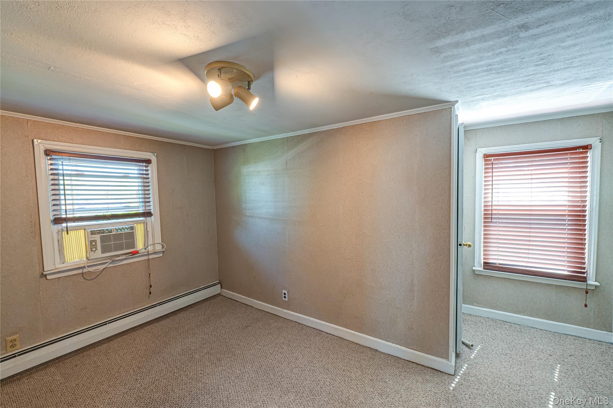 31 Garden Boulevard, Hicksville, NY 11801