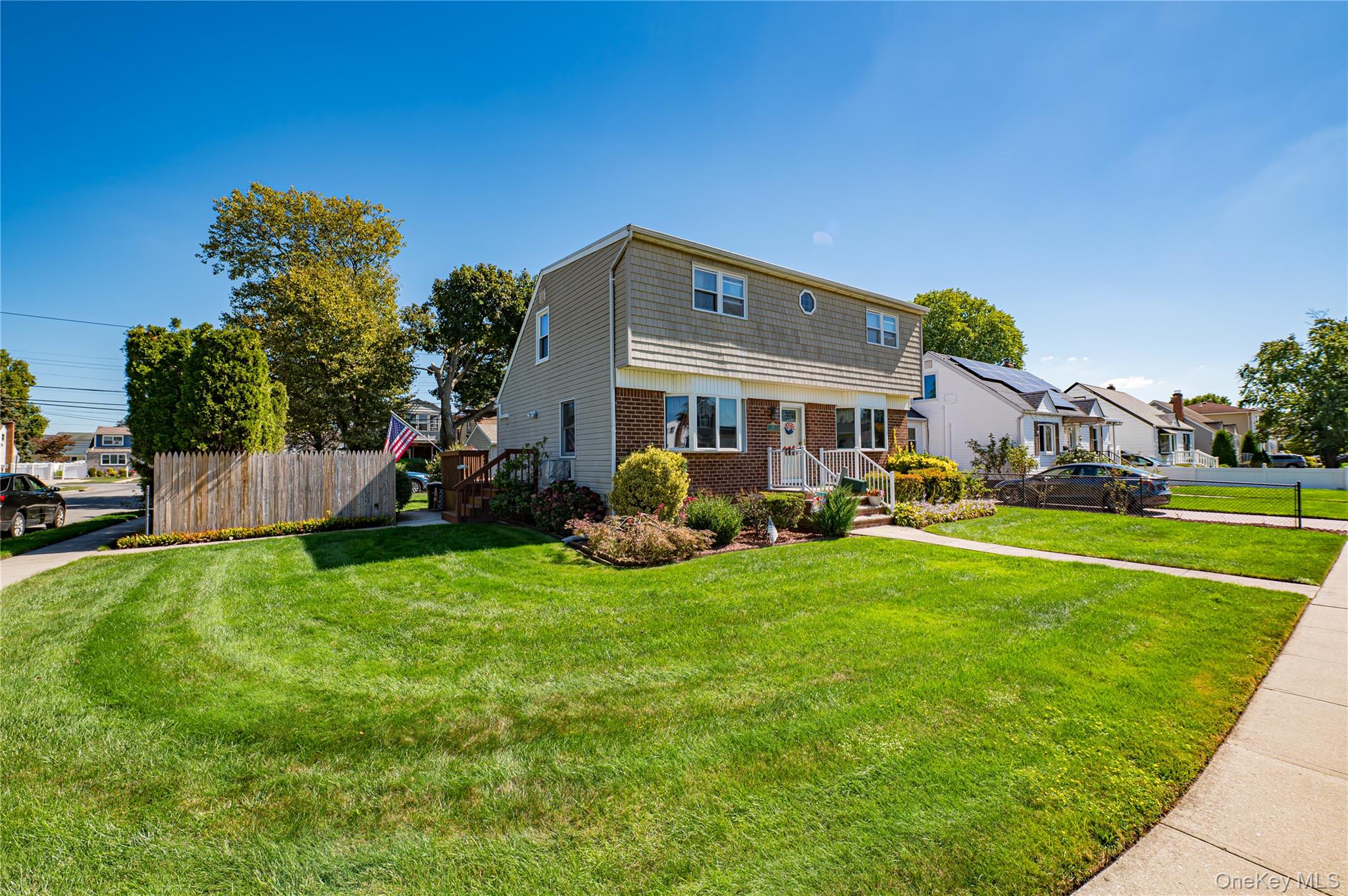 31 Garden Boulevard, Hicksville, NY 11801