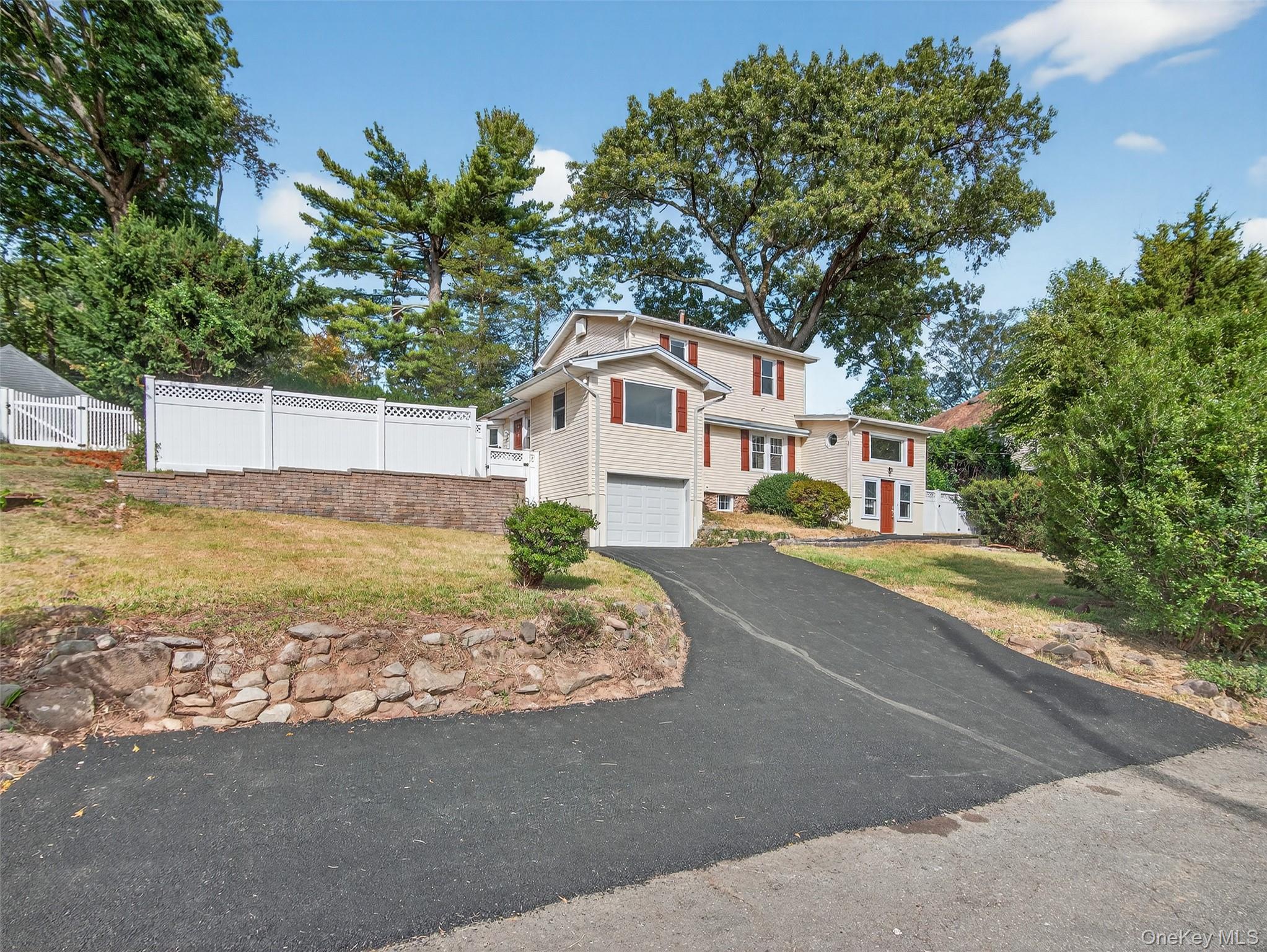 63 Lindbergh Lane, New City, NY 10956