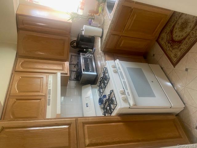 947 E 229th Street, Bronx, NY 10466