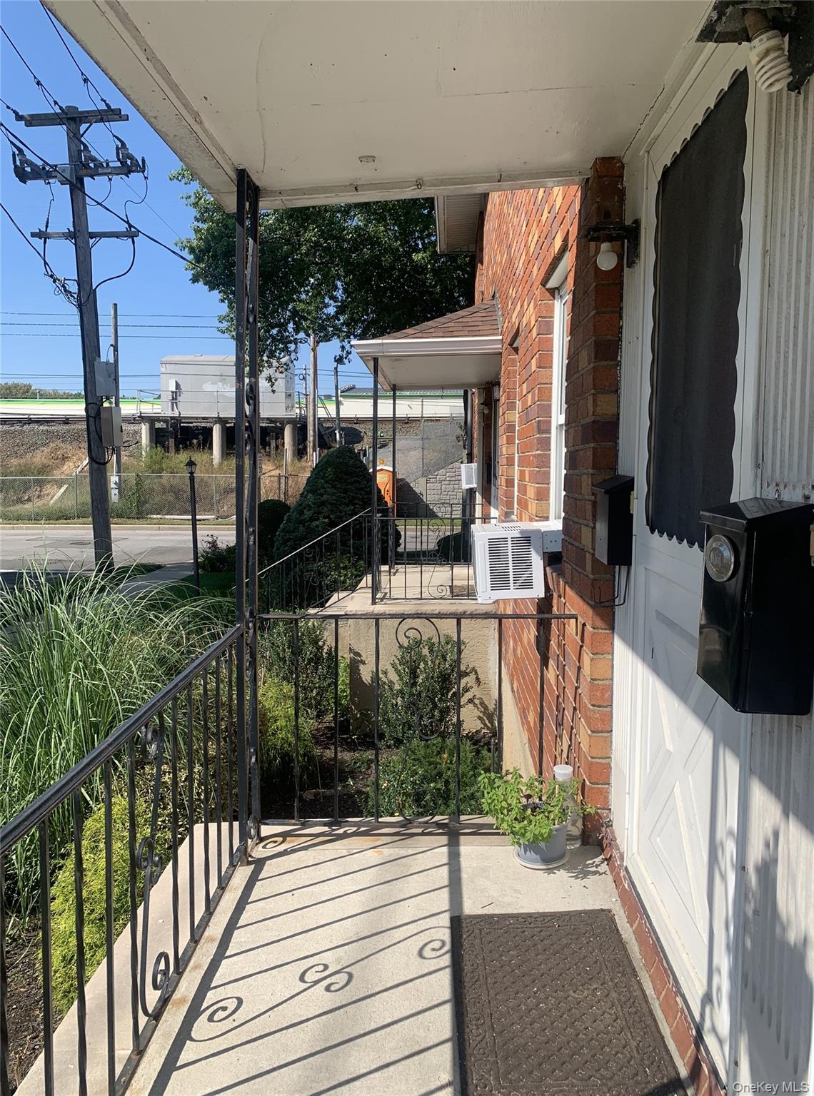 1 Childs Avenue # 1E, Floral Park, NY 11001