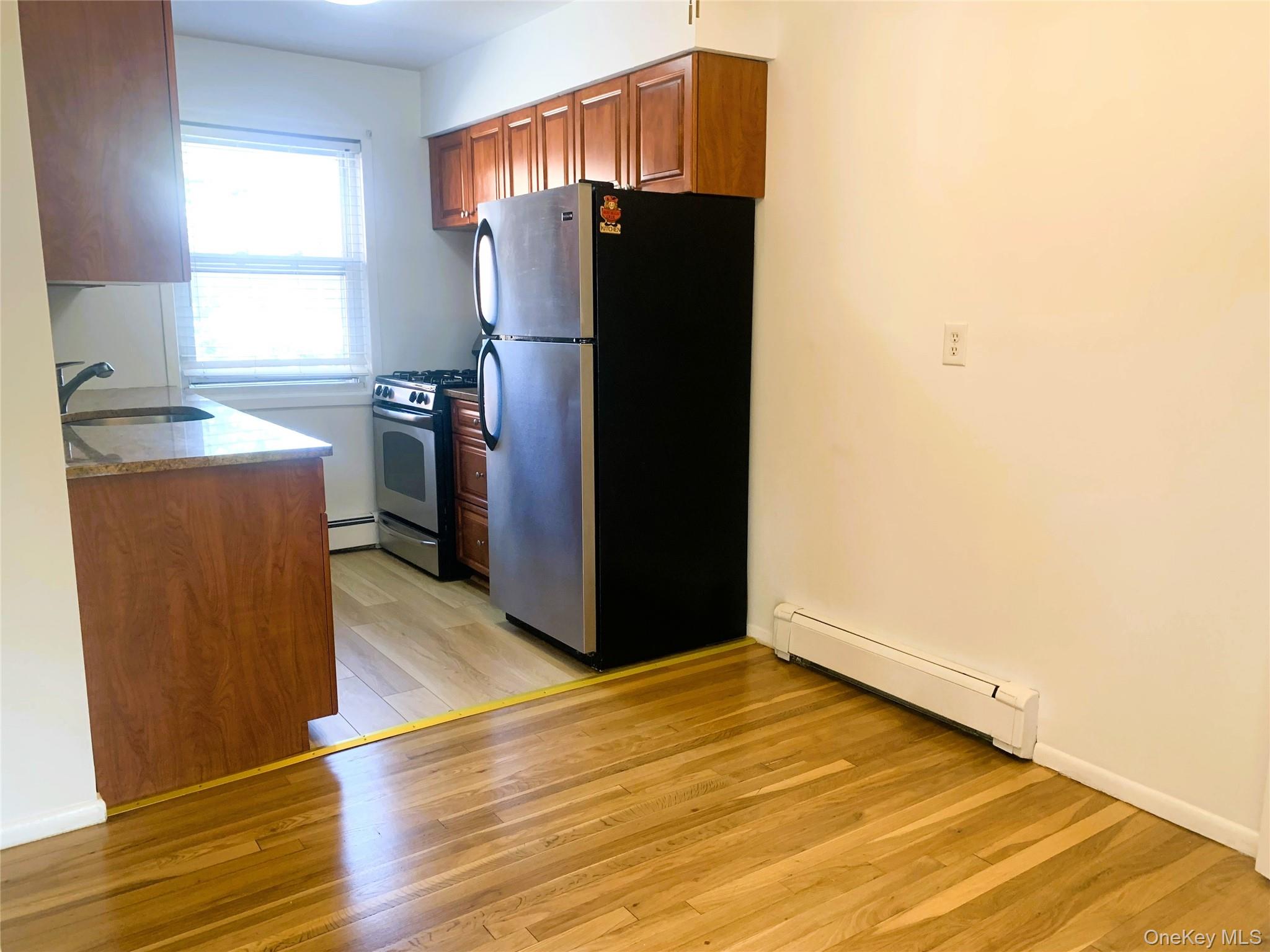 1 Childs Avenue # 1E, Floral Park, NY 11001