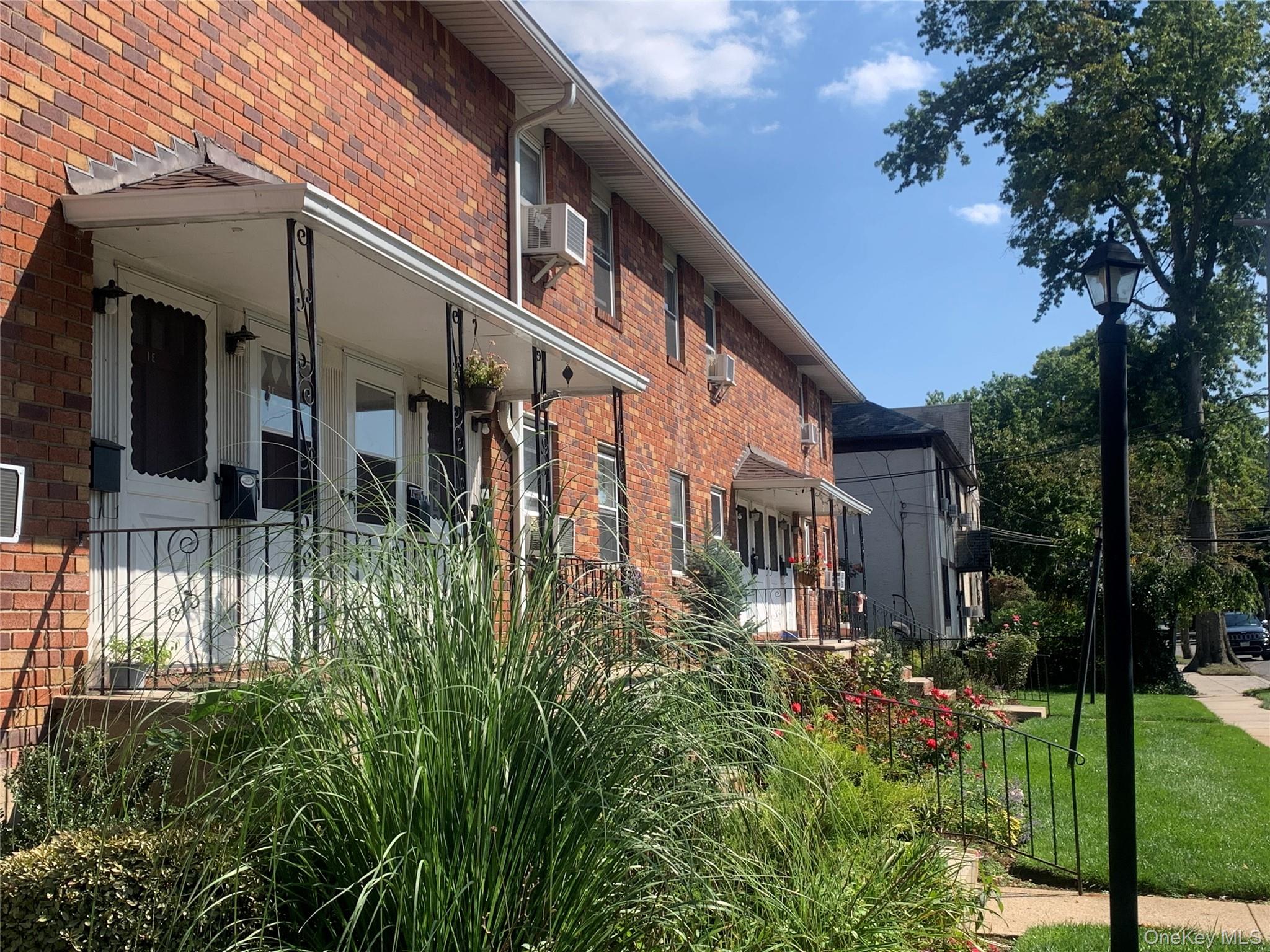 1 Childs Avenue # 1E, Floral Park, NY 11001