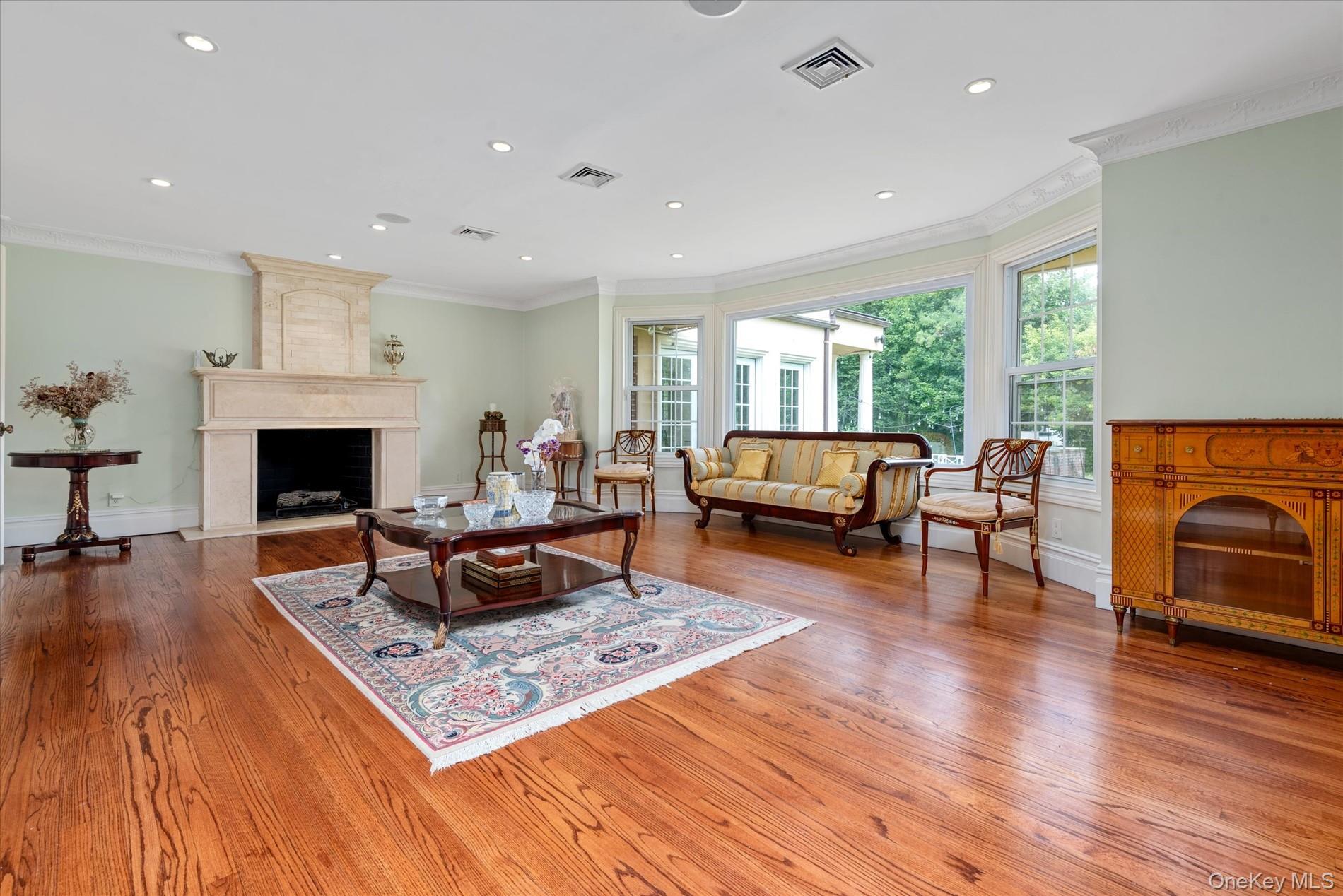 532 E Shore Road, Great Neck, NY 11024