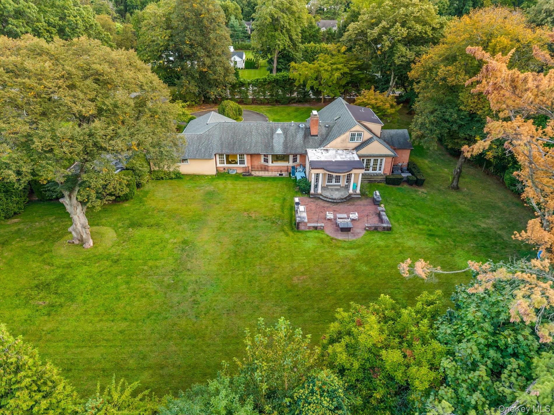 532 E Shore Road, Great Neck, NY 11024