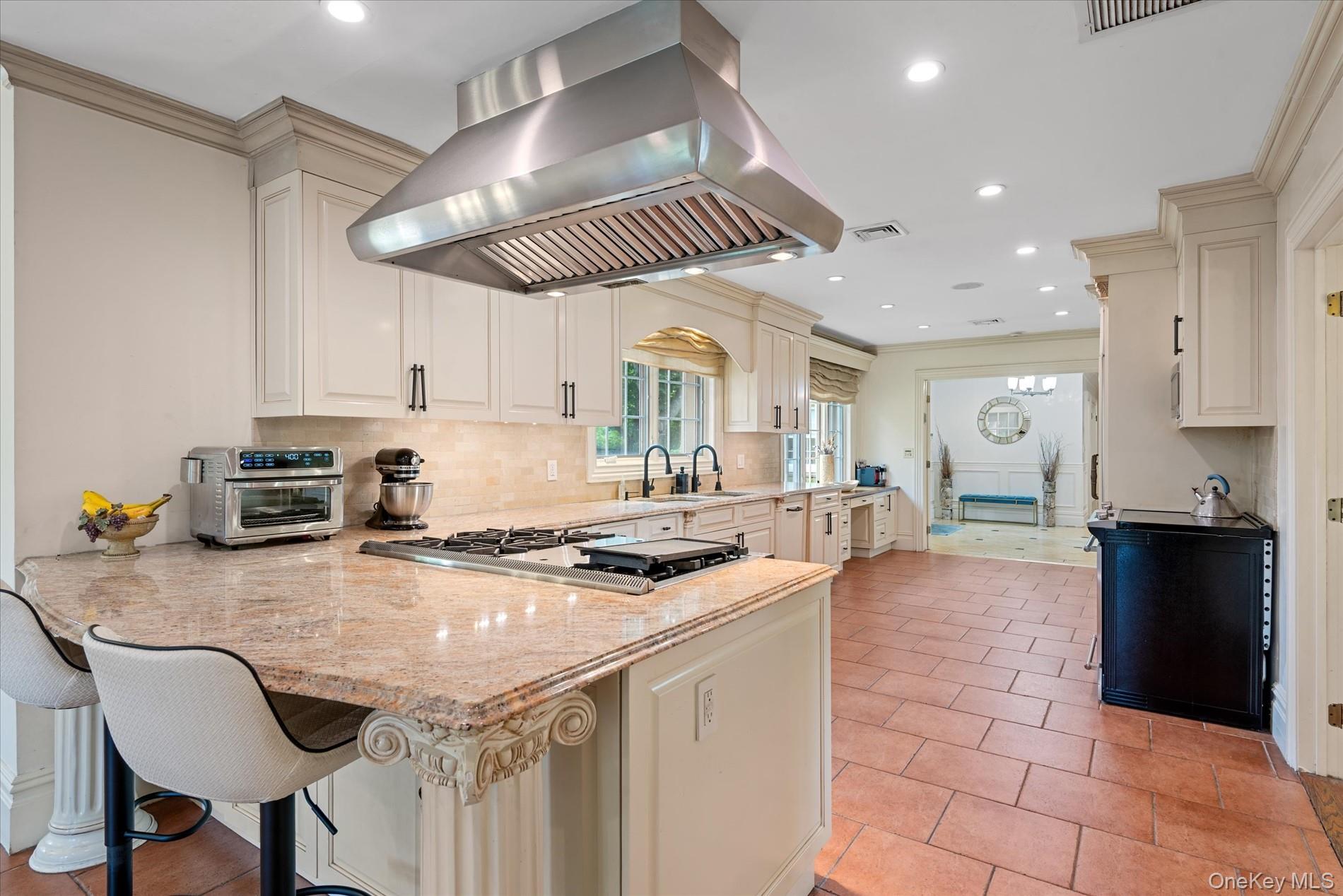 532 E Shore Road, Great Neck, NY 11024