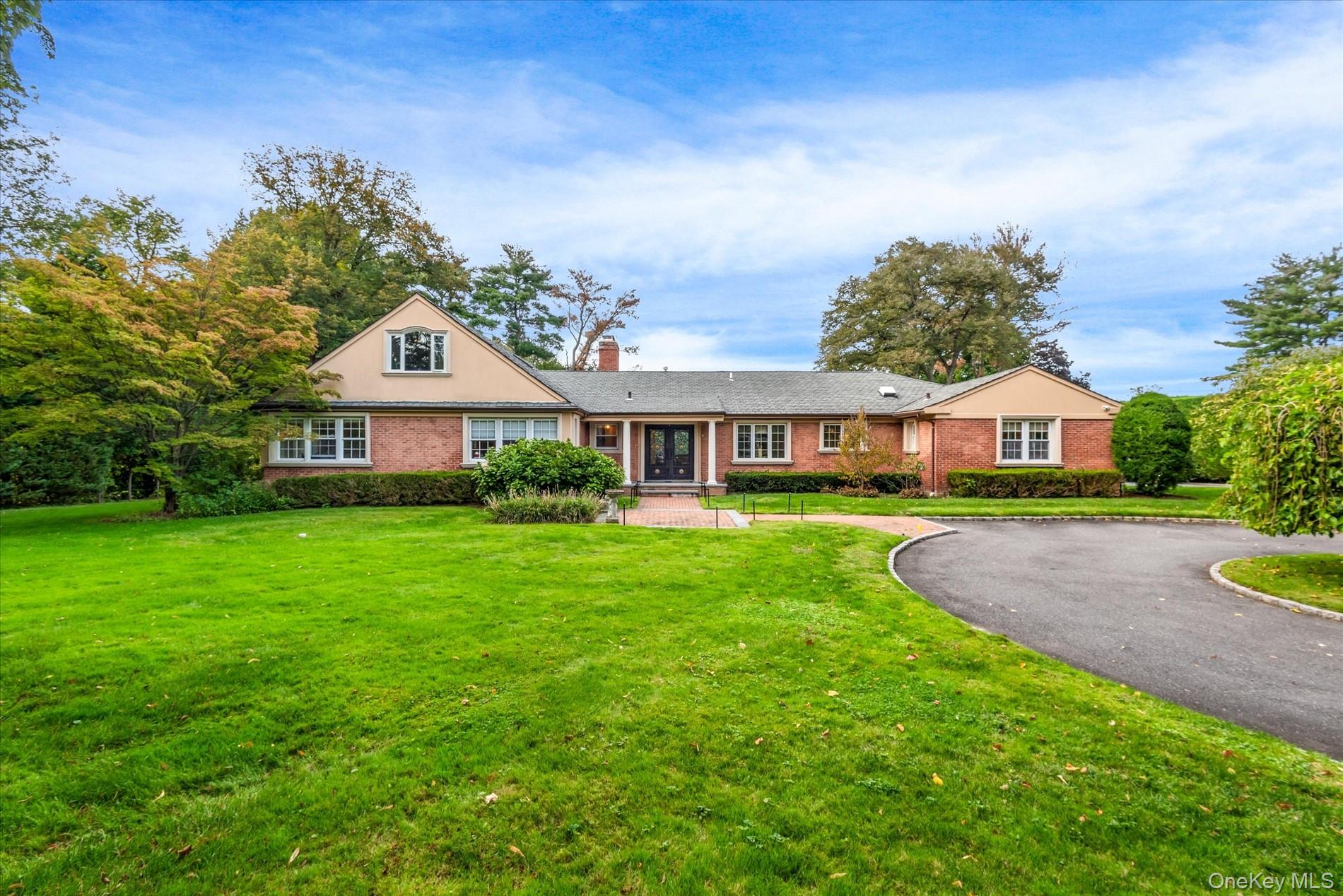 532 E Shore Road, Great Neck, NY 11024