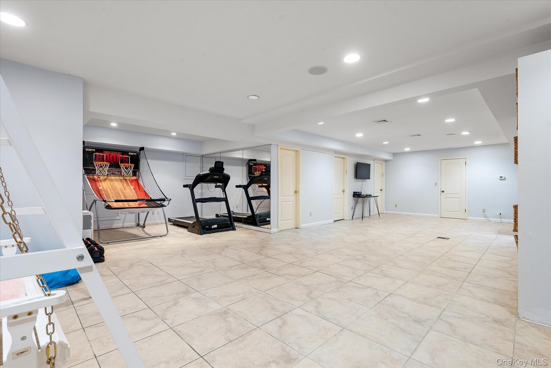 532 E Shore Road, Great Neck, NY 11024