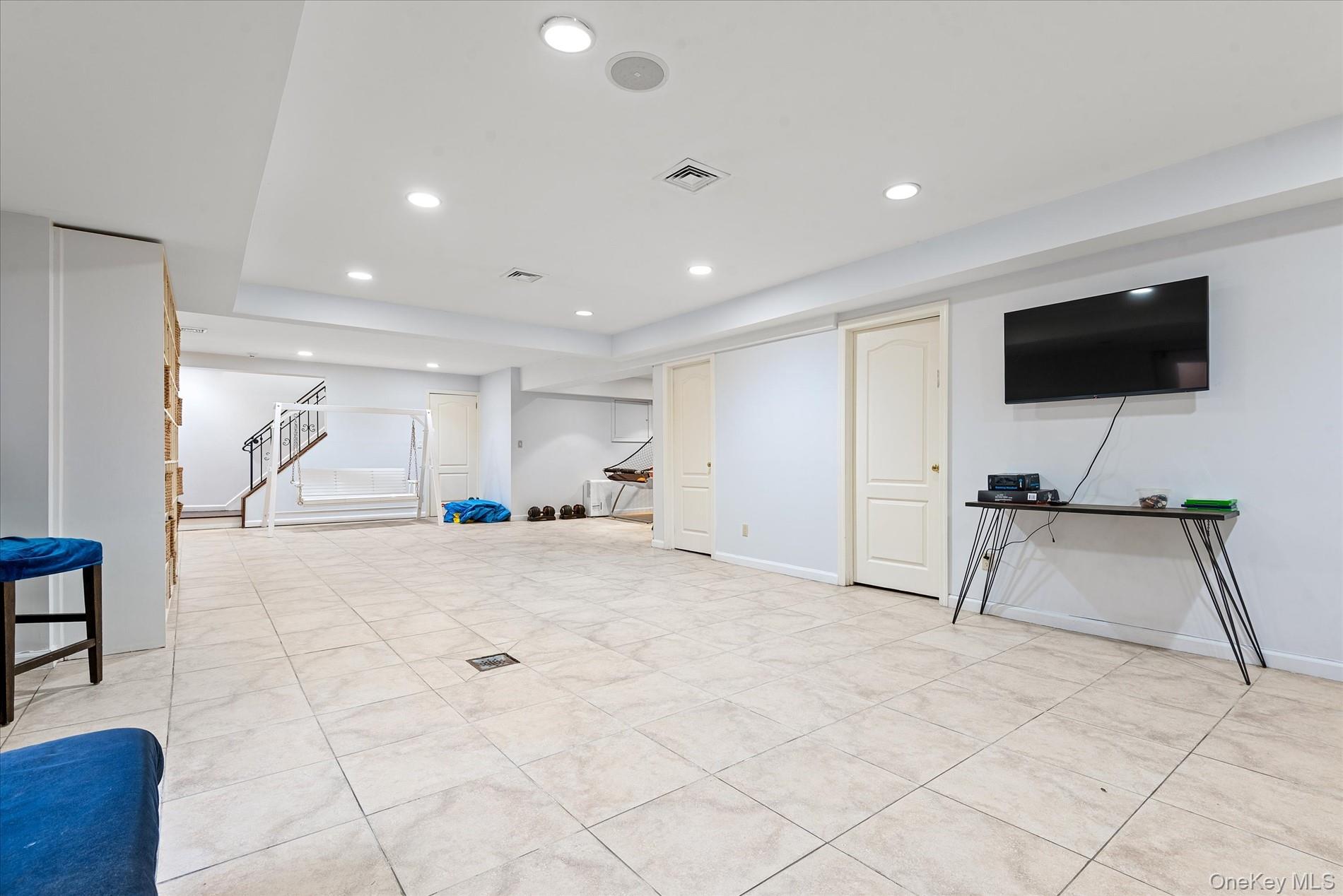 532 E Shore Road, Great Neck, NY 11024