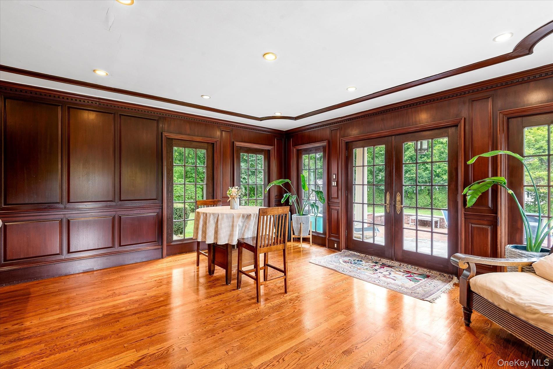 532 E Shore Road, Great Neck, NY 11024