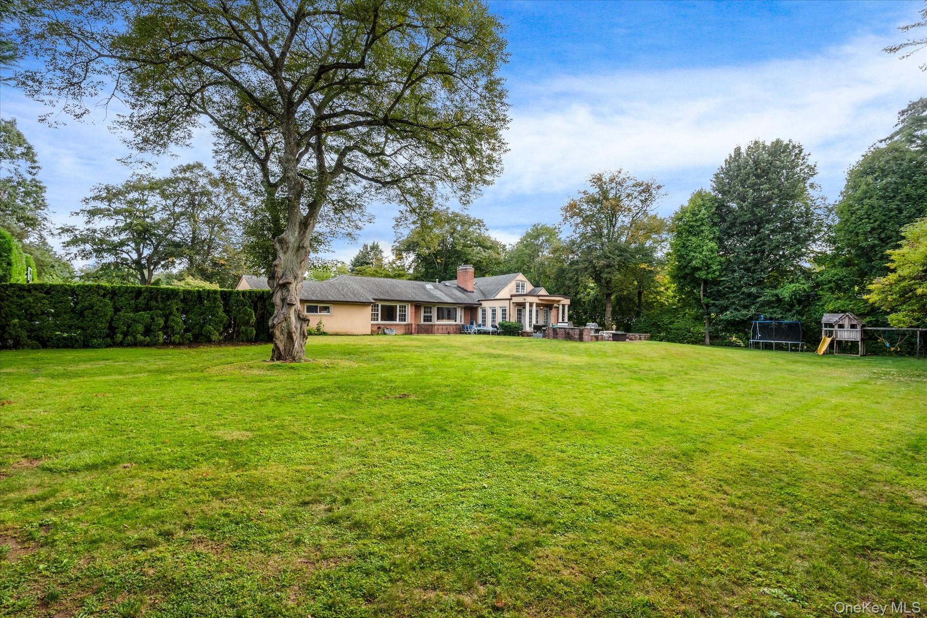 532 E Shore Road, Great Neck, NY 11024