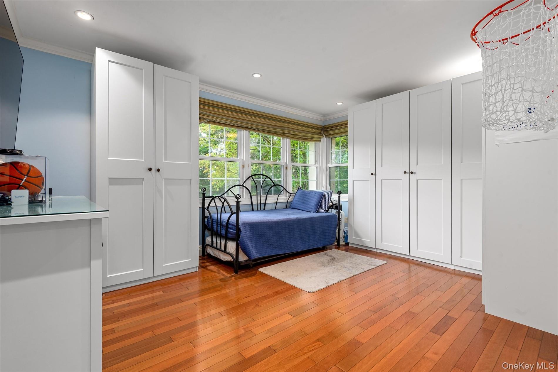 532 E Shore Road, Great Neck, NY 11024