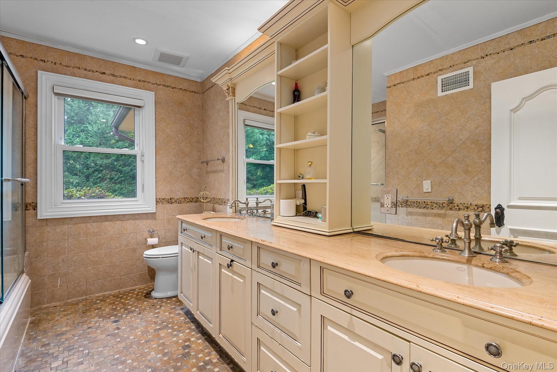 532 E Shore Road, Great Neck, NY 11024