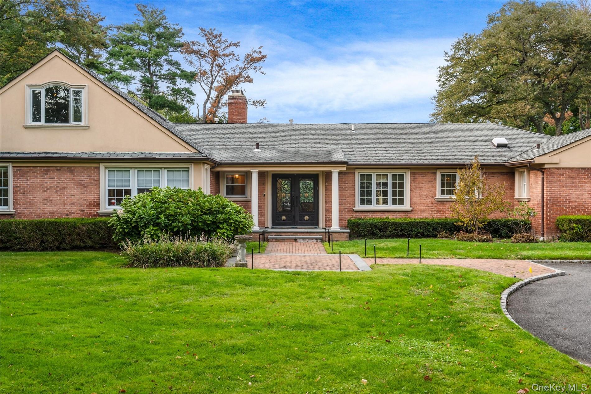 532 E Shore Road, Great Neck, NY 11024