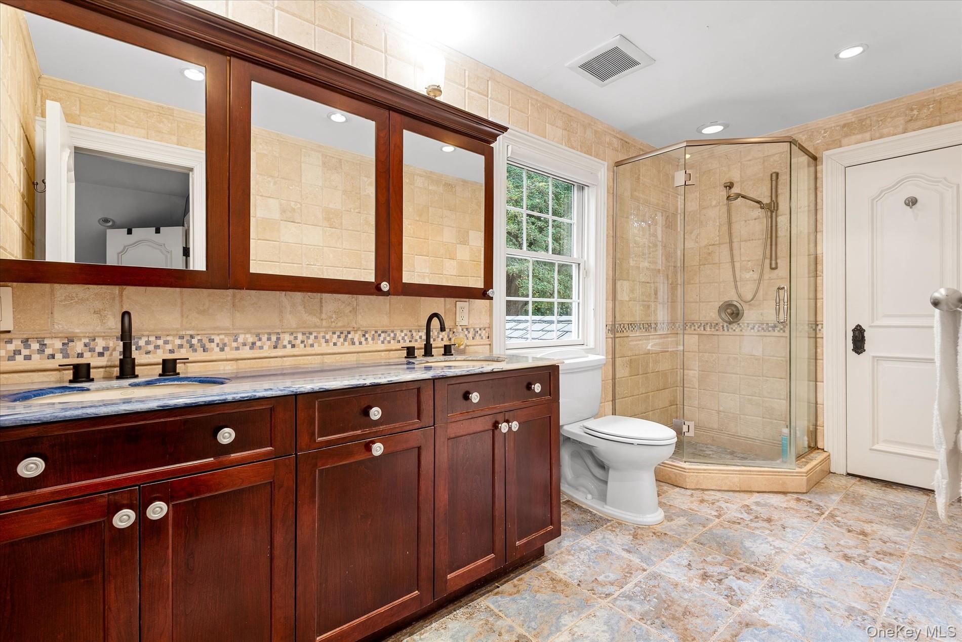 532 E Shore Road, Great Neck, NY 11024