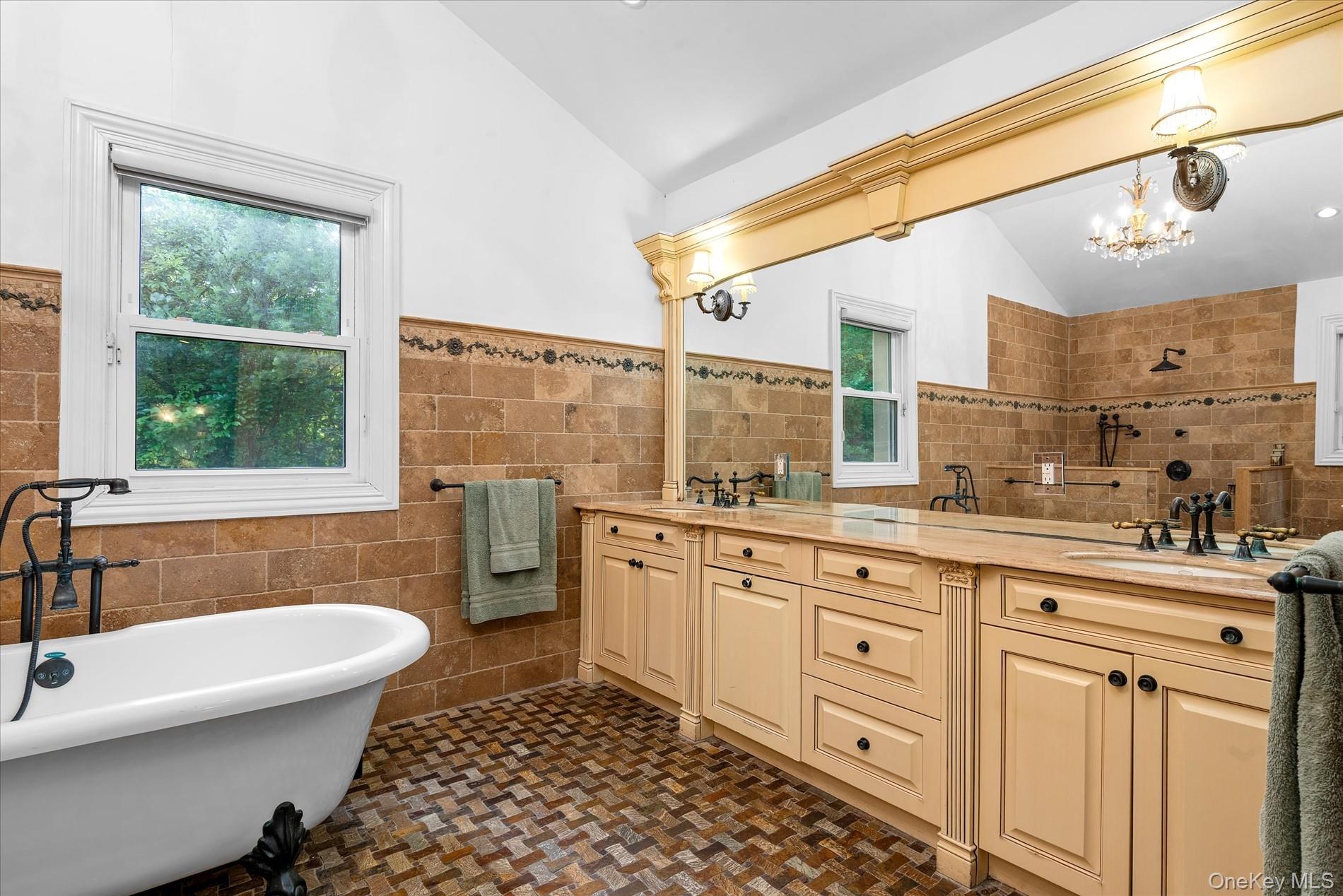 532 E Shore Road, Great Neck, NY 11024