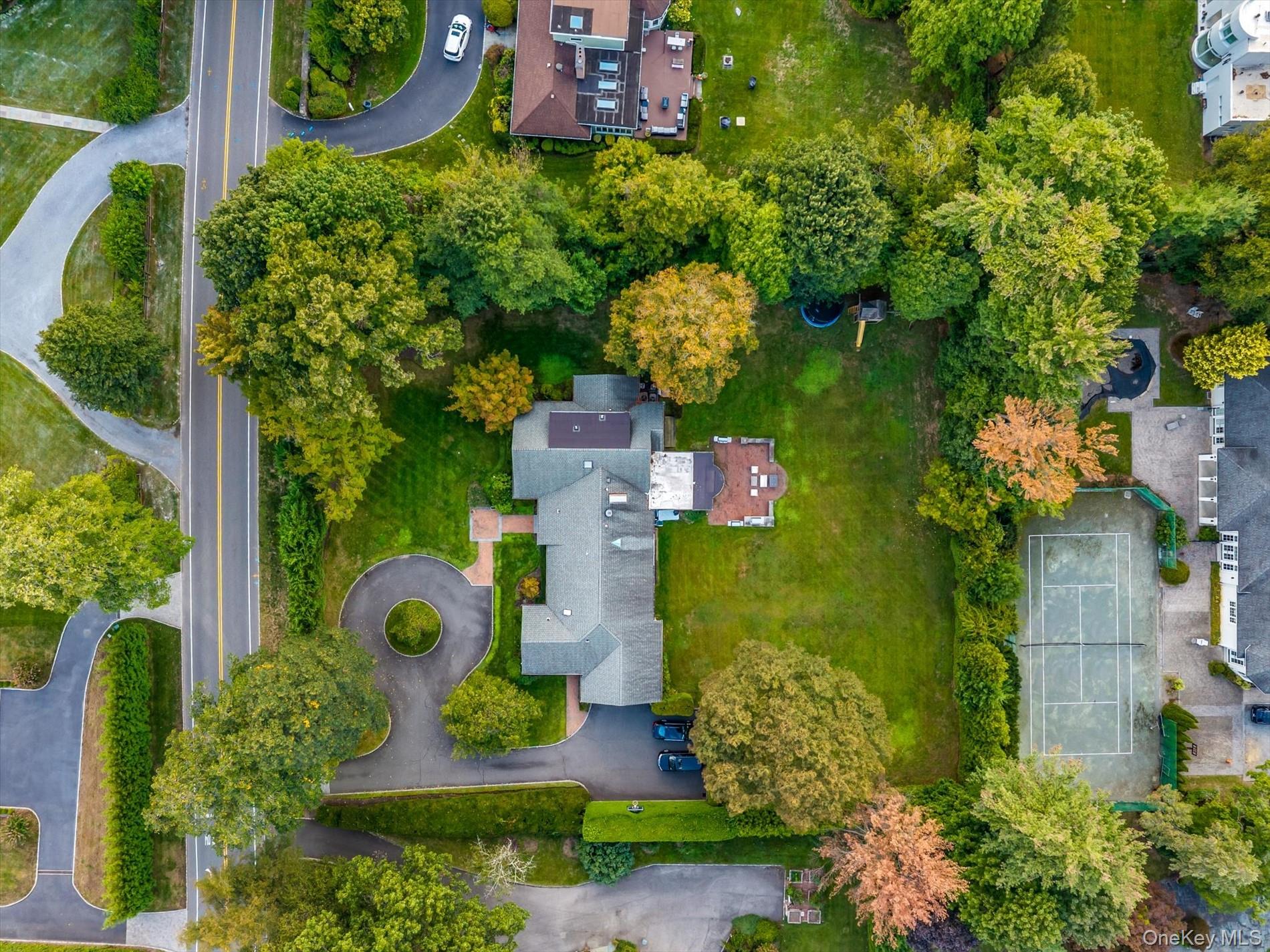 532 E Shore Road, Great Neck, NY 11024