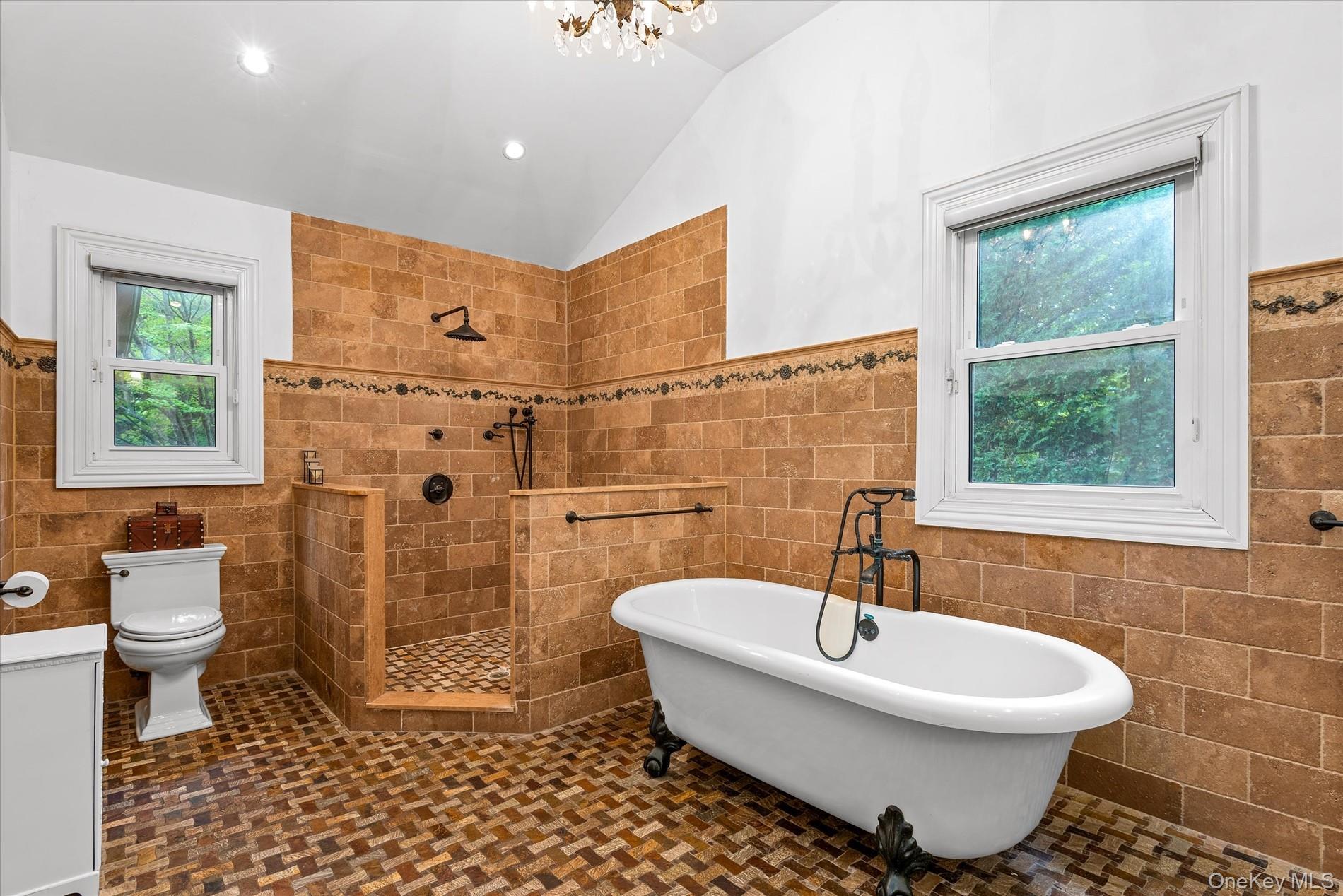 532 E Shore Road, Great Neck, NY 11024