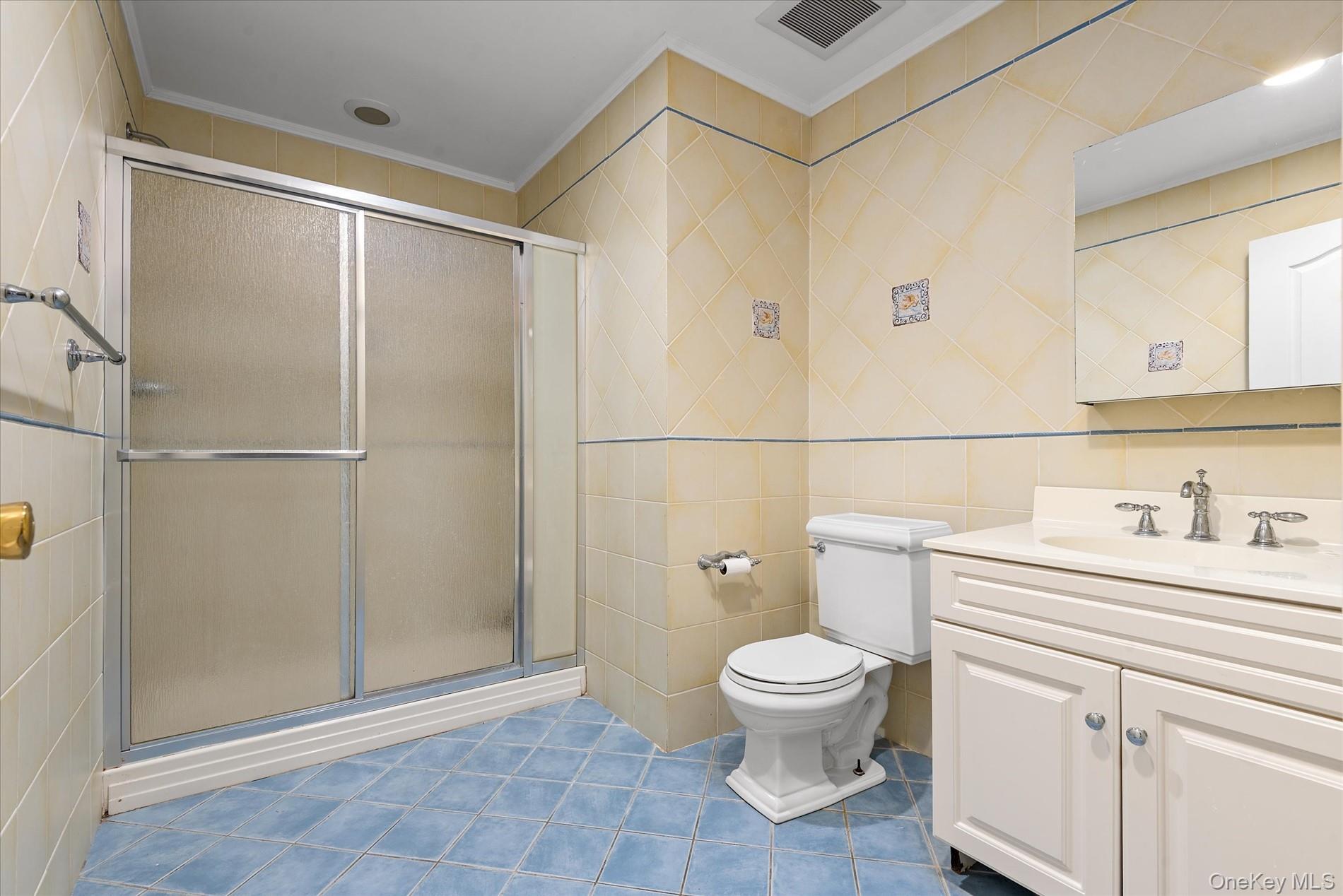 532 E Shore Road, Great Neck, NY 11024